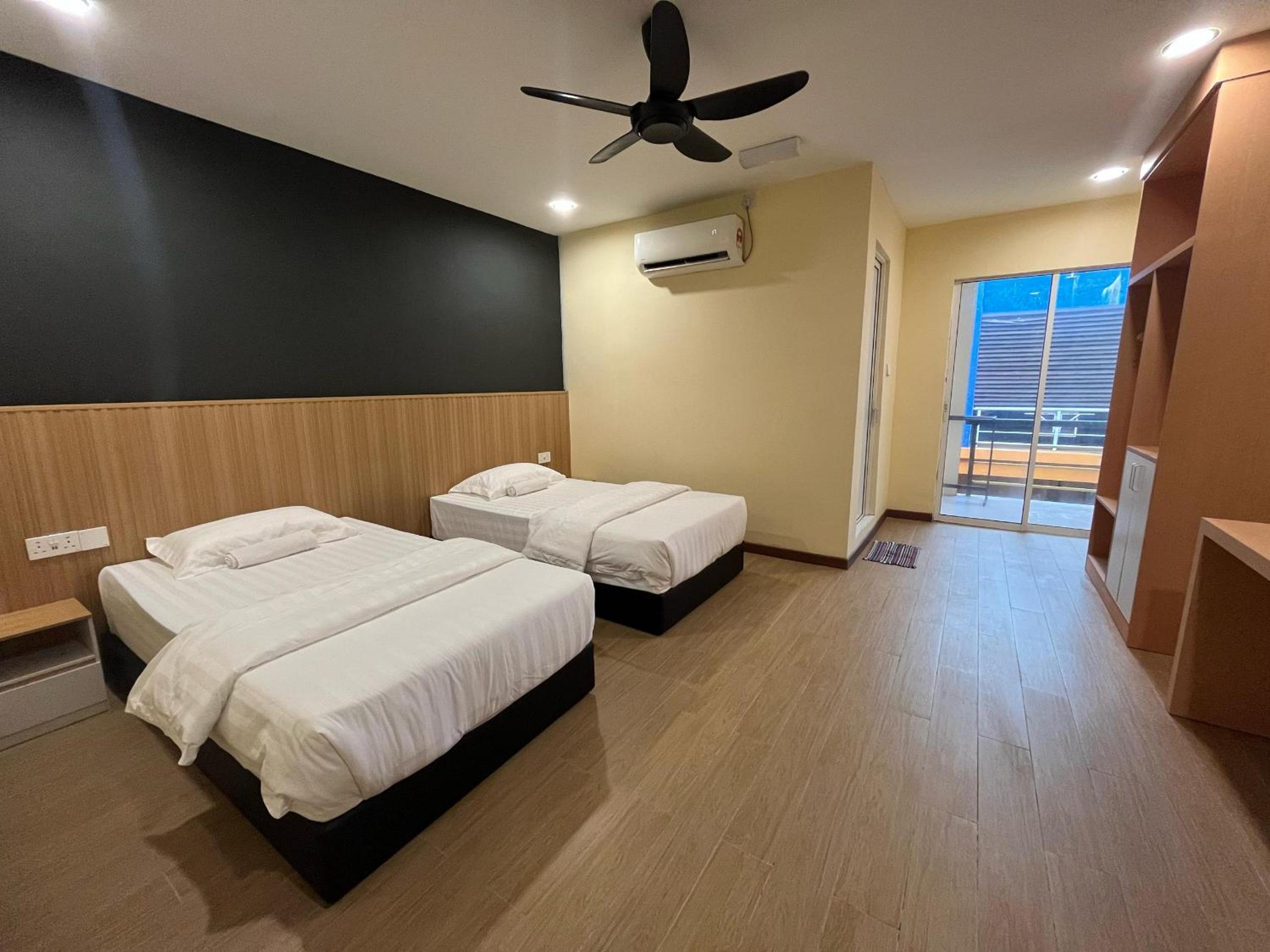 Twin Room with Balcony - Photo 1