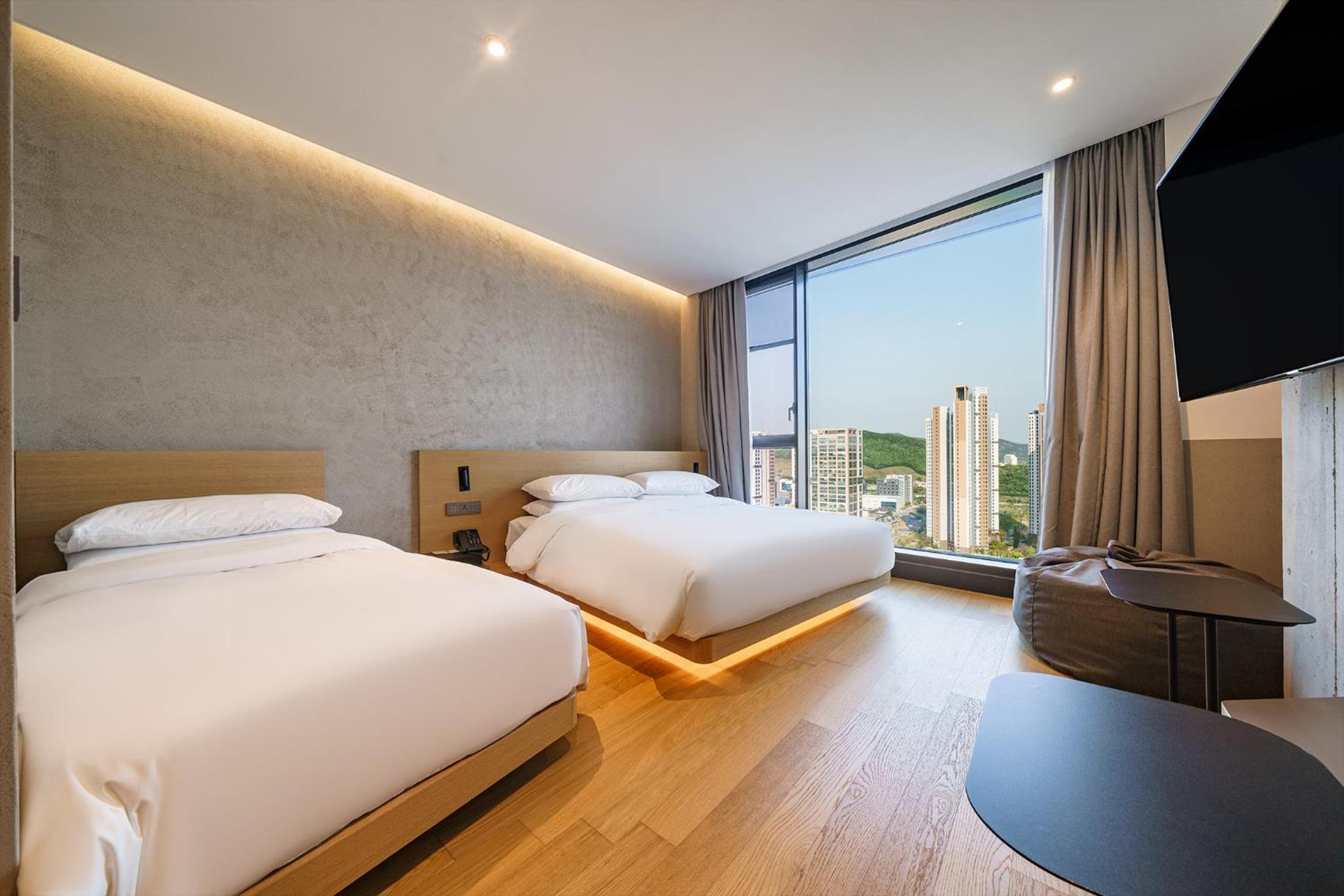 Twin Room - Take 3 - 18:00 Check in - Infinity Pool Included