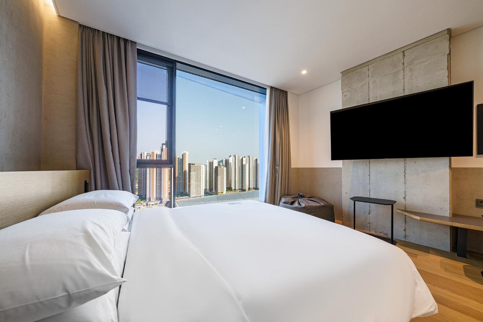 Twin Room - Take 3 - 18:00 Check in - Infinity Pool Included