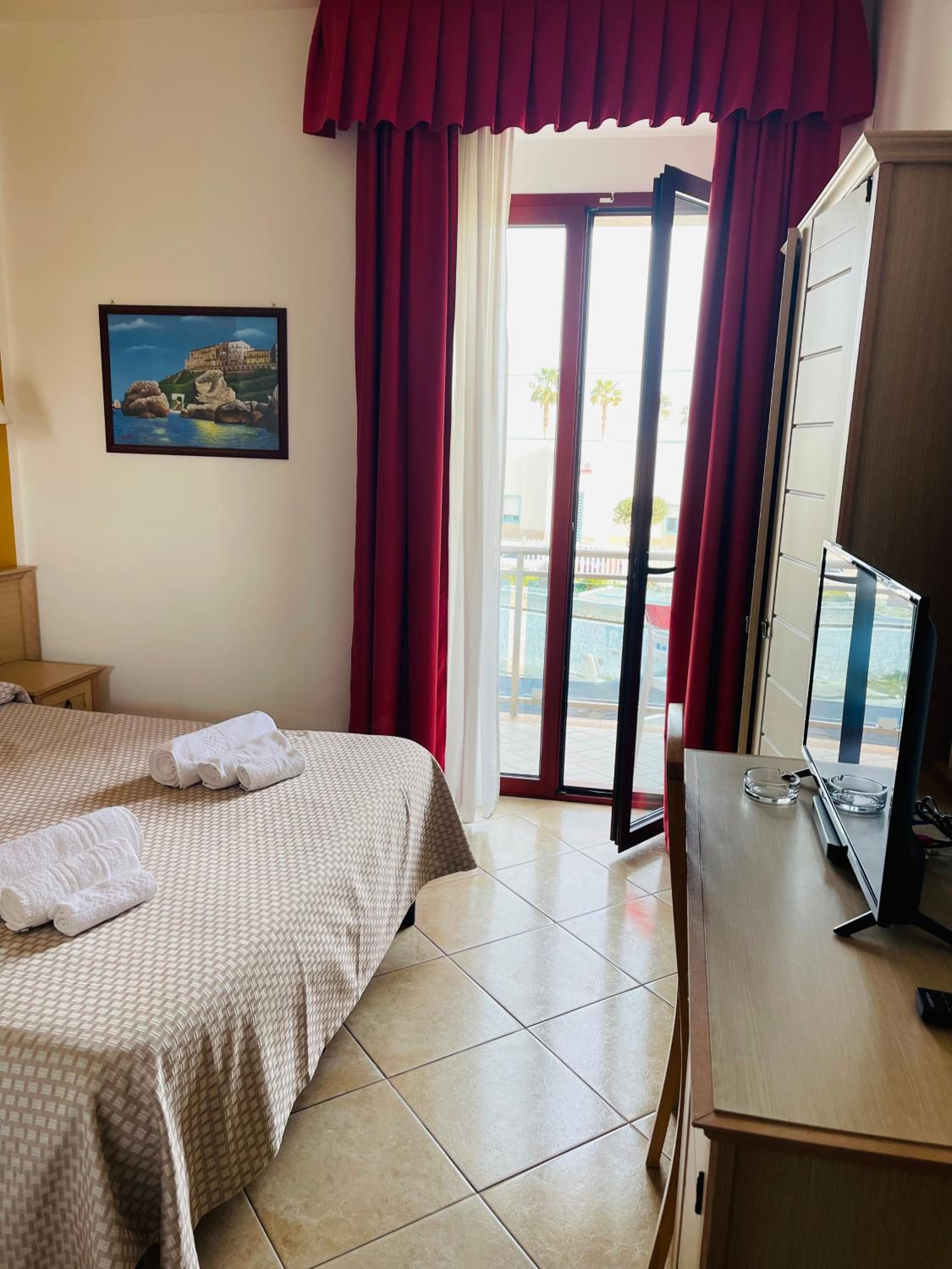 Double Room with Balcony and Sea View photo 1