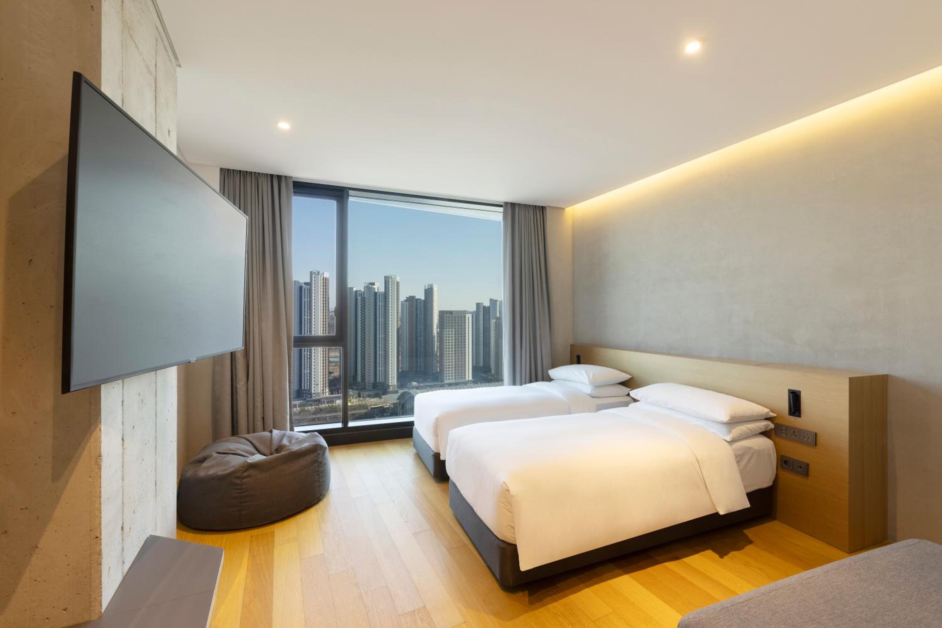 Twin Room - Take 2 - 18:00 Check in - Infinity Pool Included - Photo 2