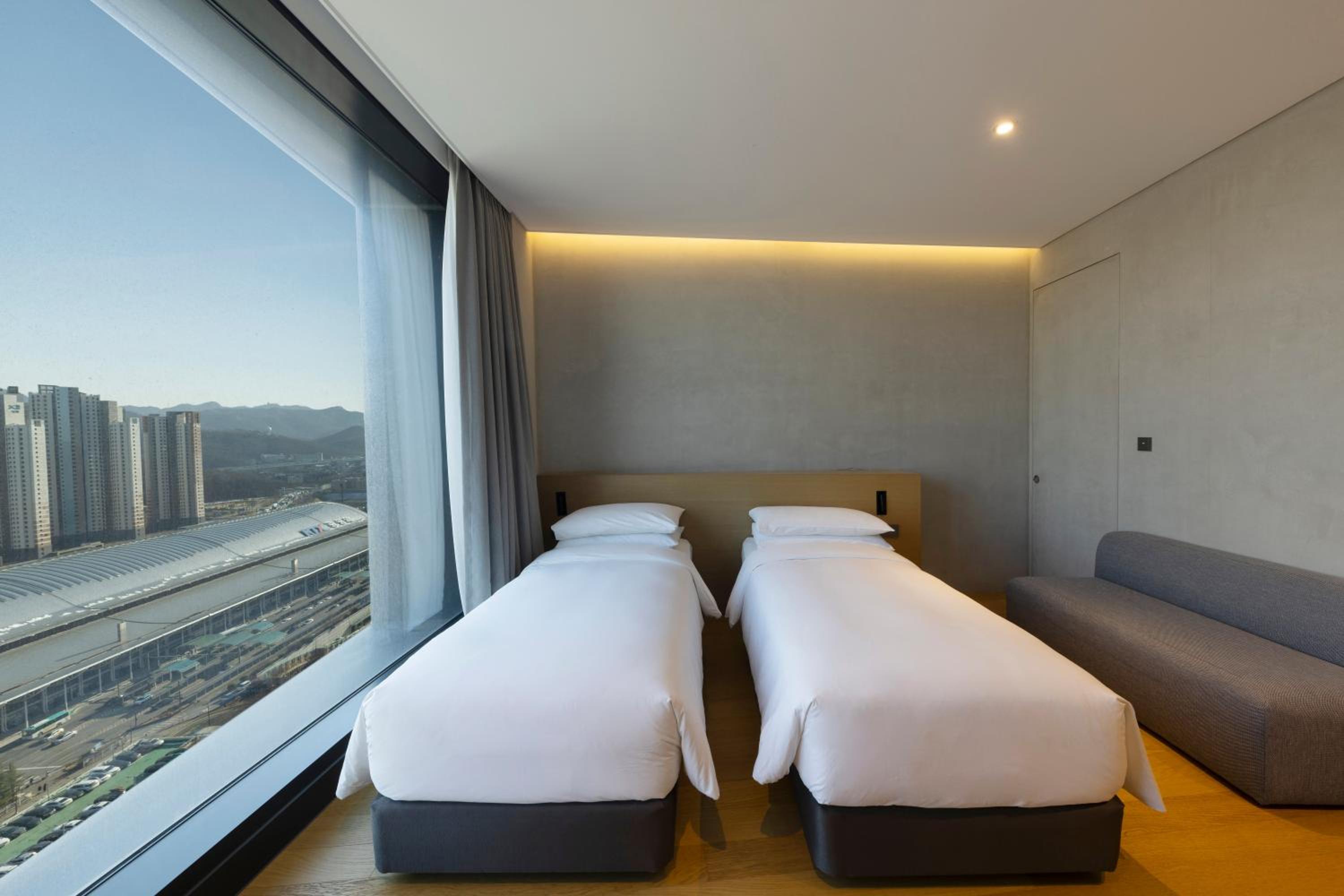 Twin Room - Take 2 - 18:00 Check in - Infinity Pool Included - Photo 1