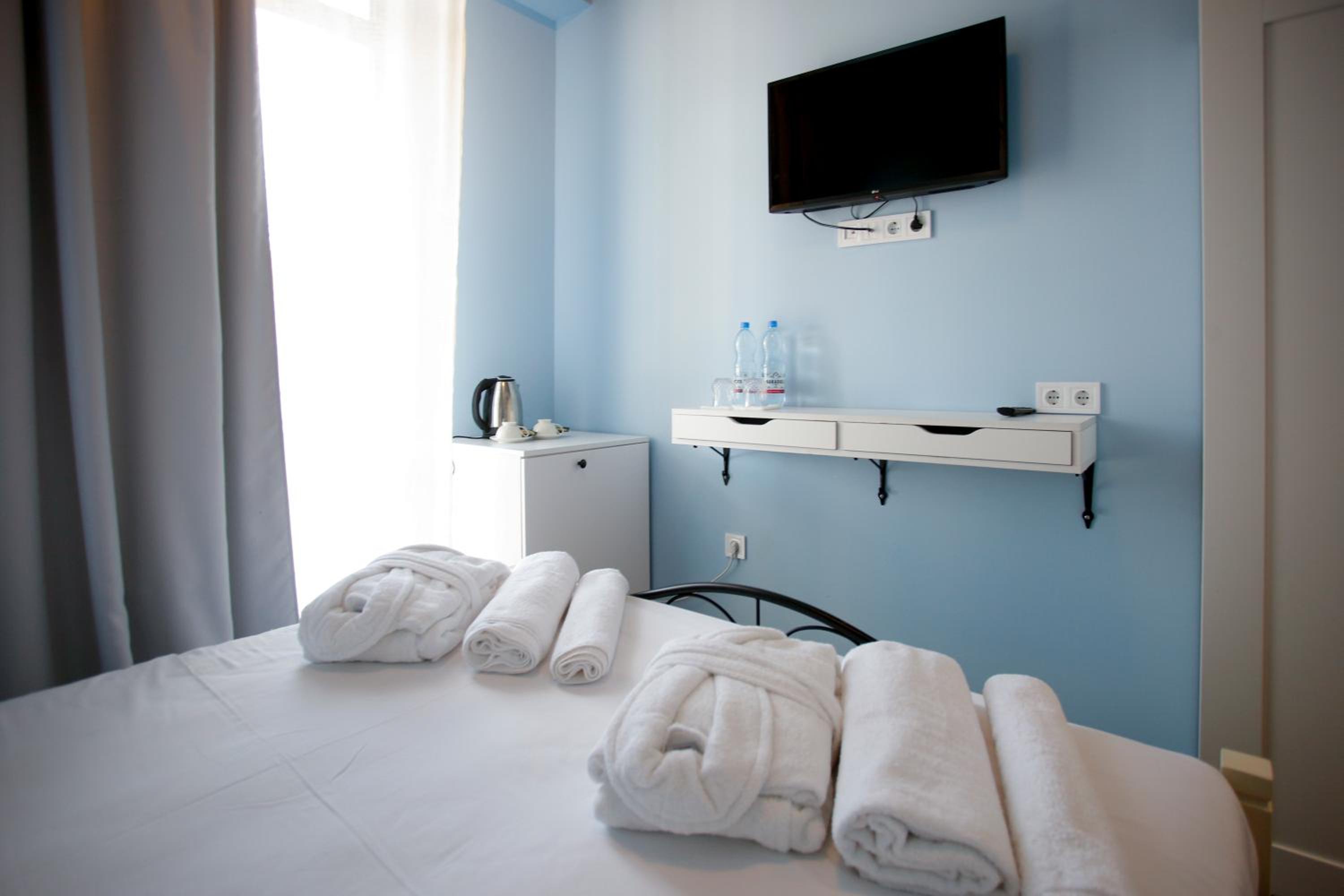 Standard Double Room - Photo 8