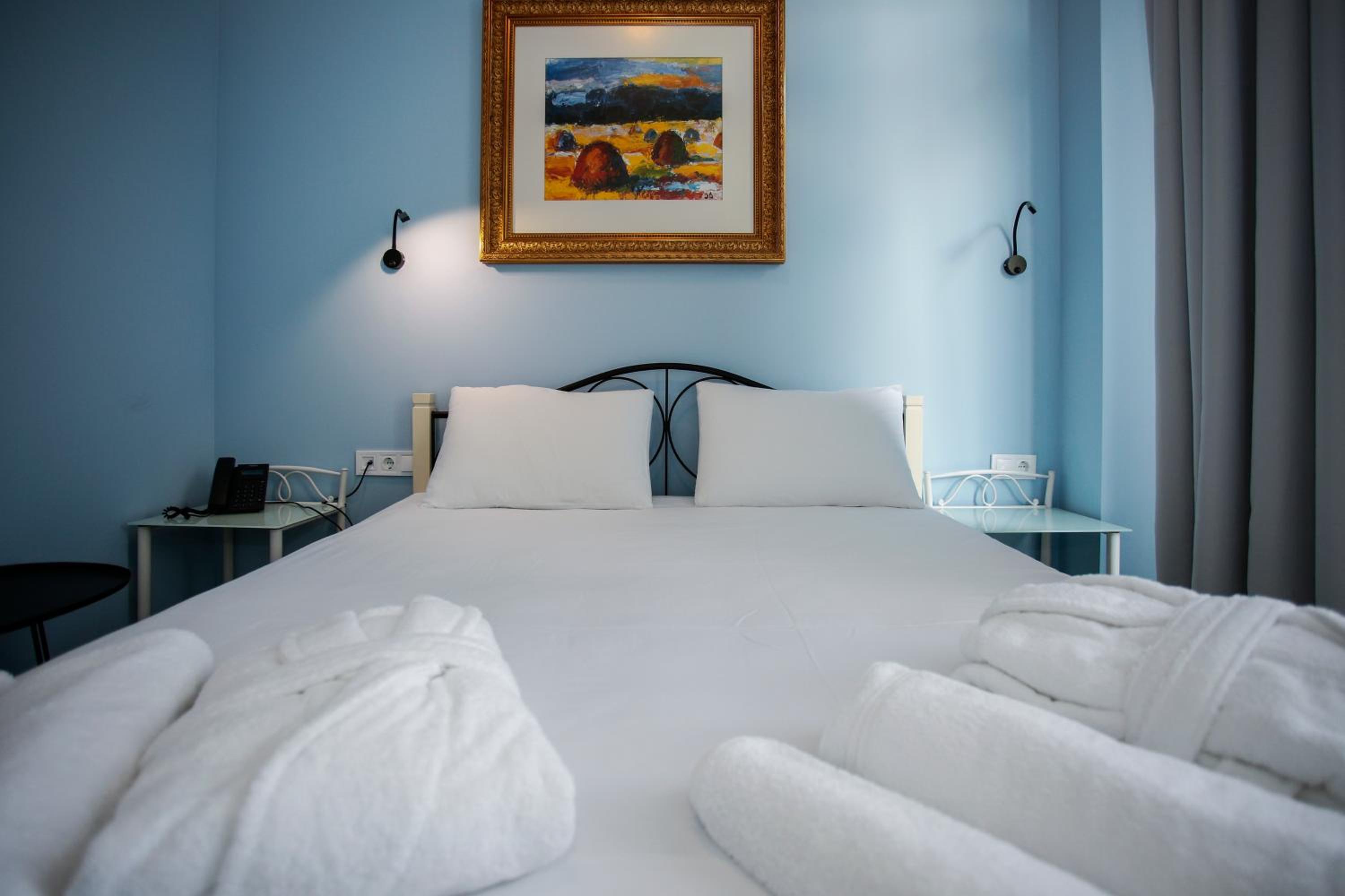 Standard Double Room - Photo 15