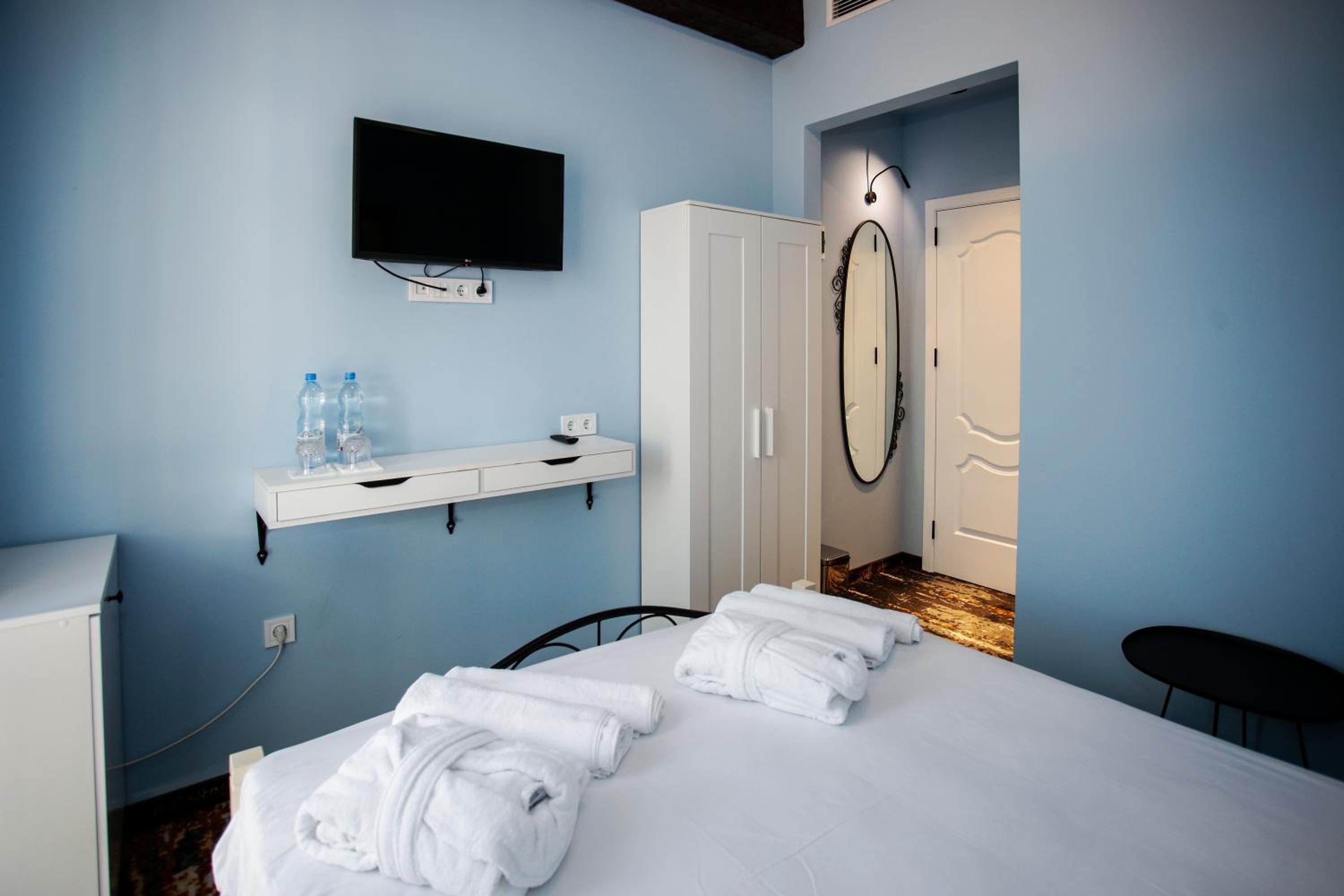 Standard Double Room - Photo 7