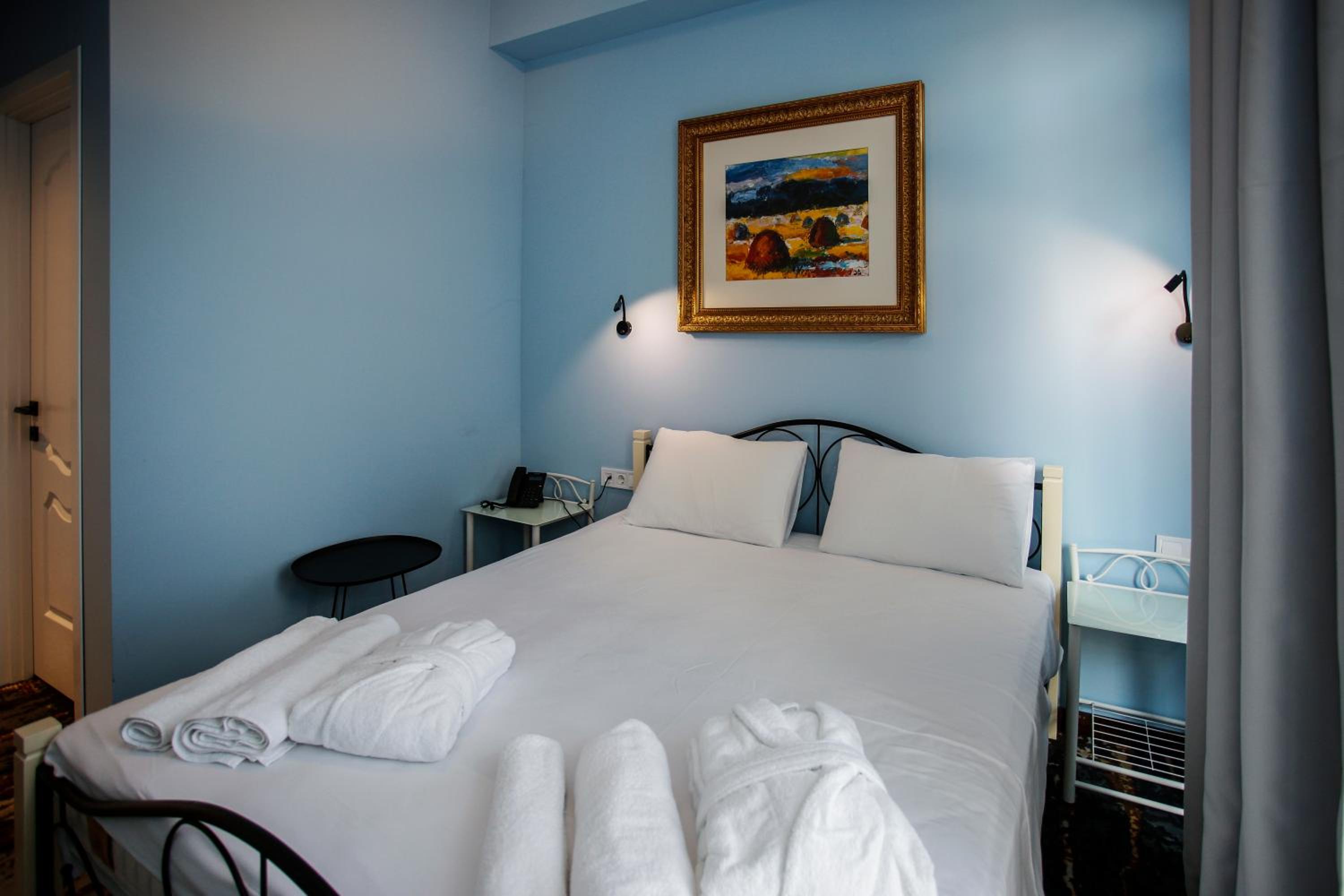 Standard Double Room - Photo 5