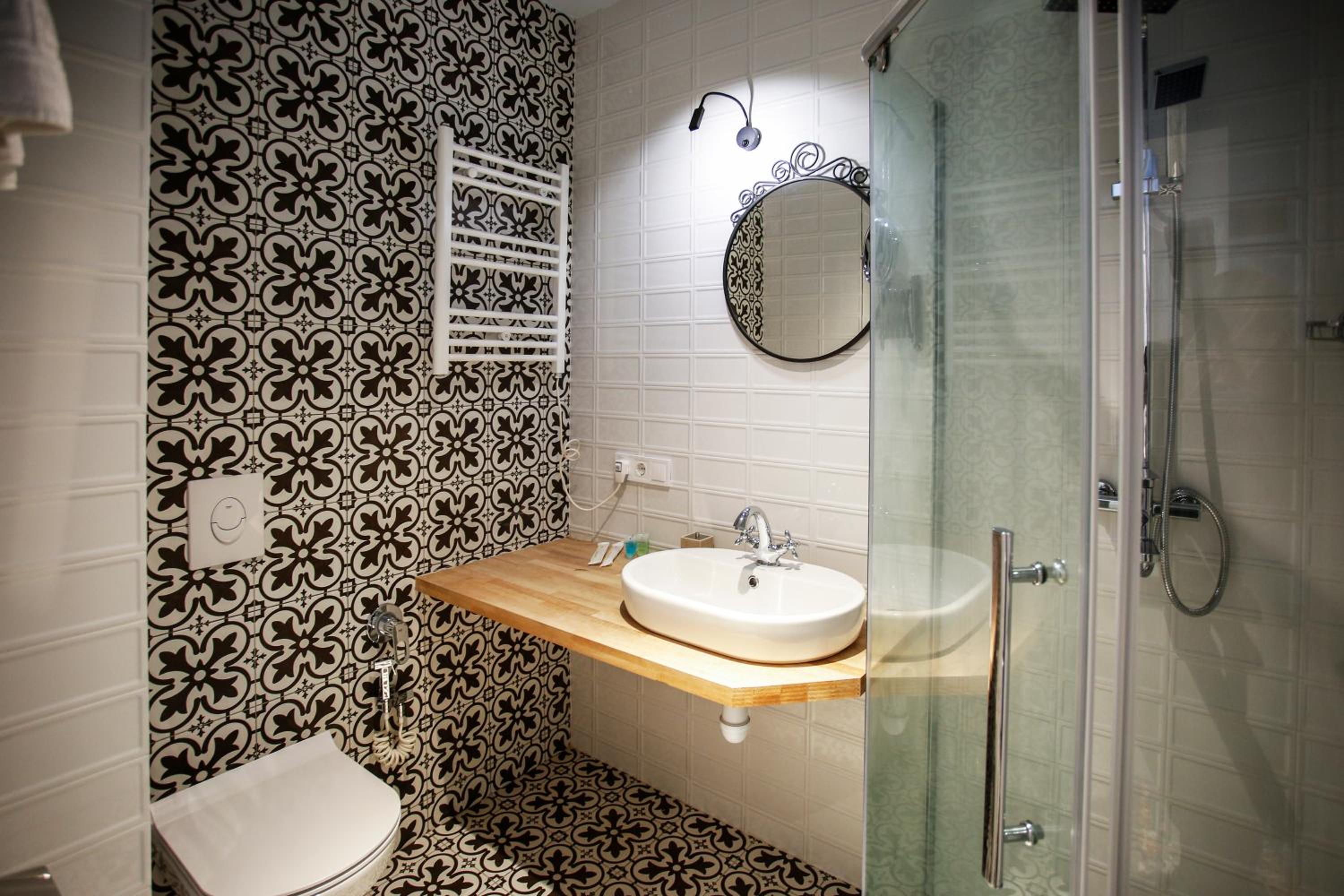 Standard Double Room - Photo 9