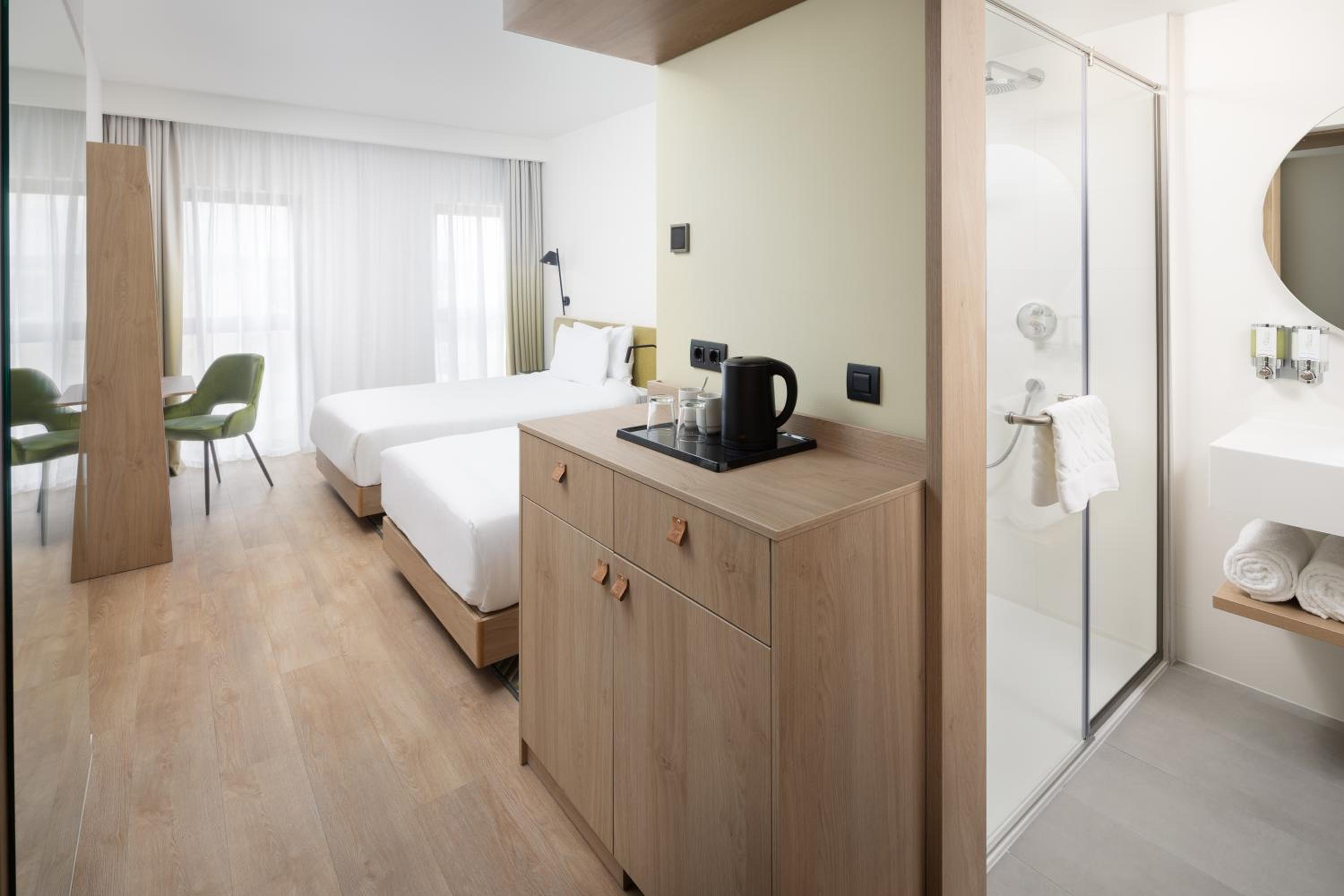 Twin Room - Photo 7