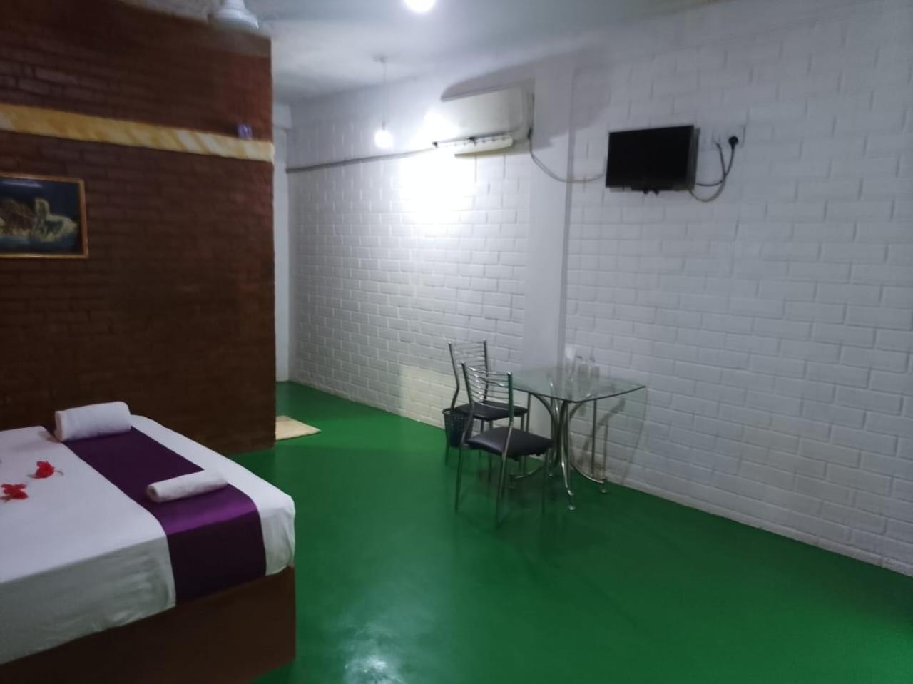 Standard King Room photo 2