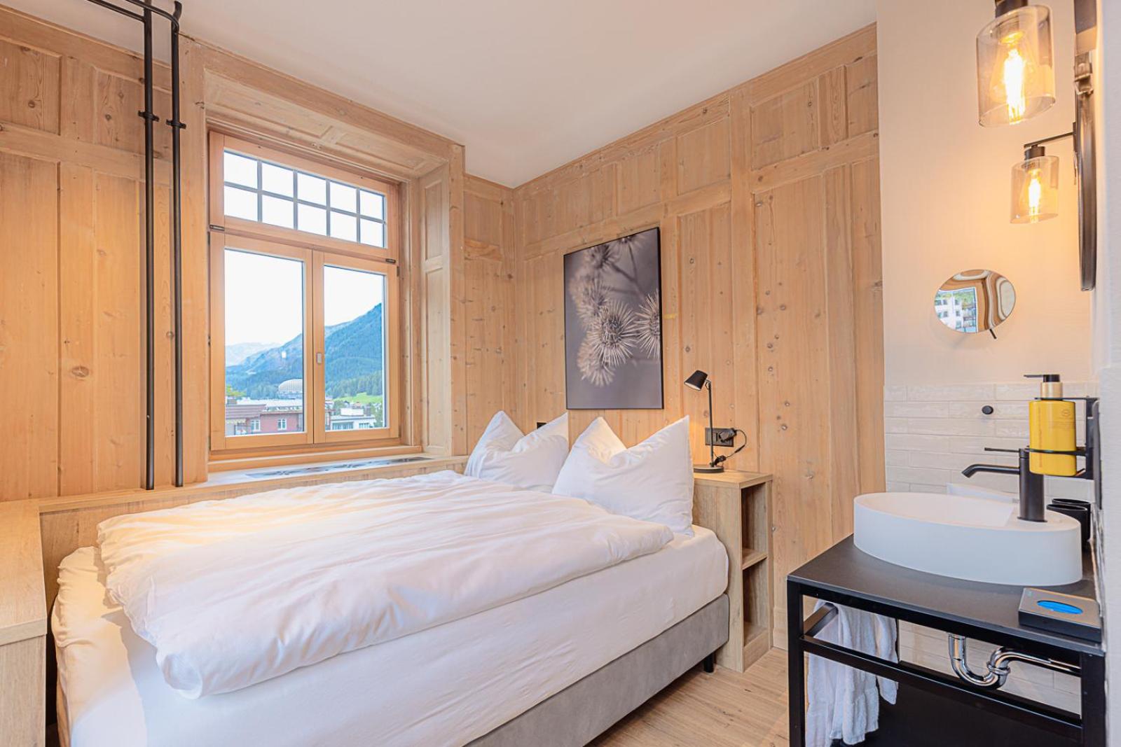 Small Double Room thumbnail 5
