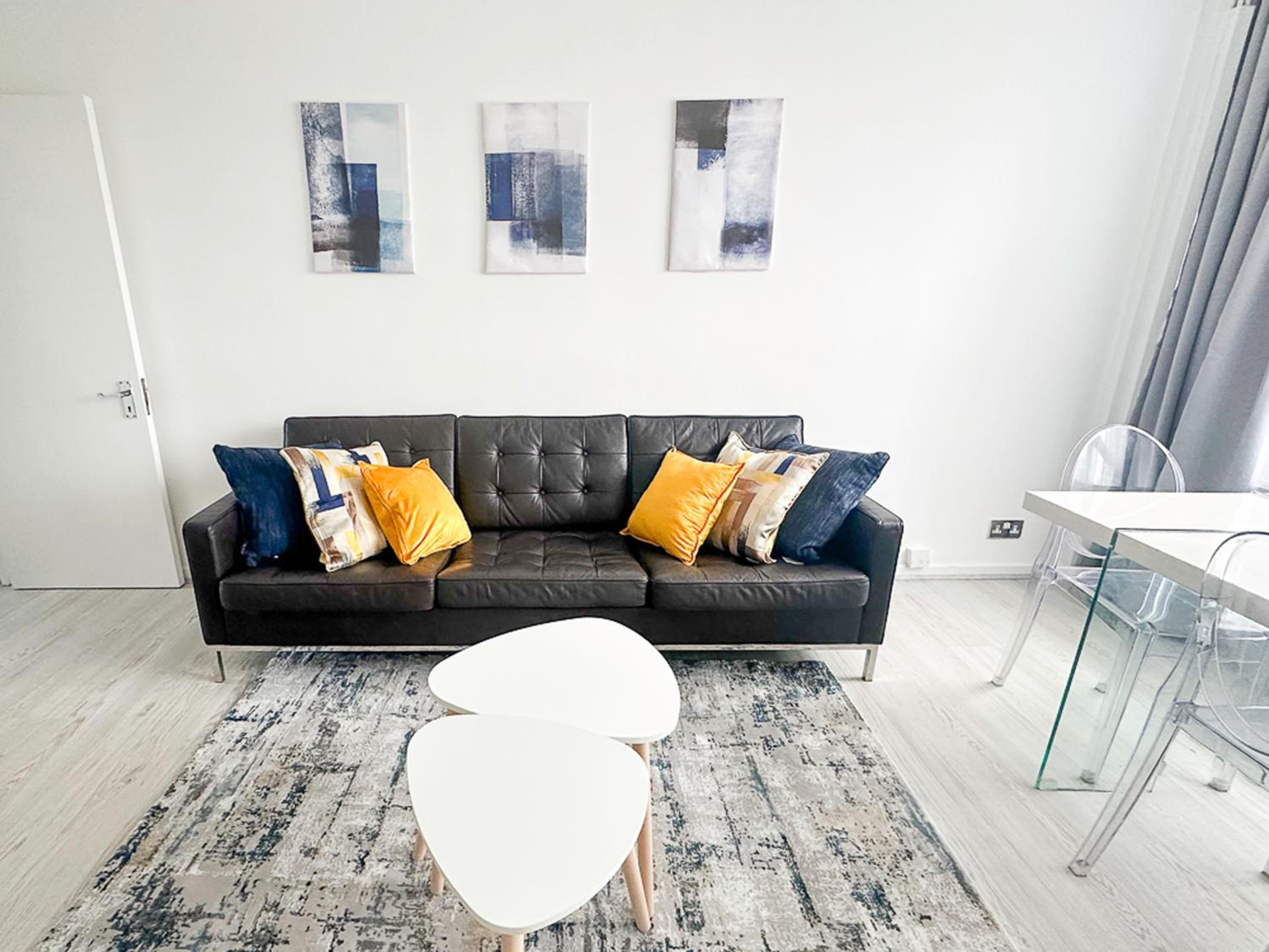 Three-Bedroom Apartment photo 2