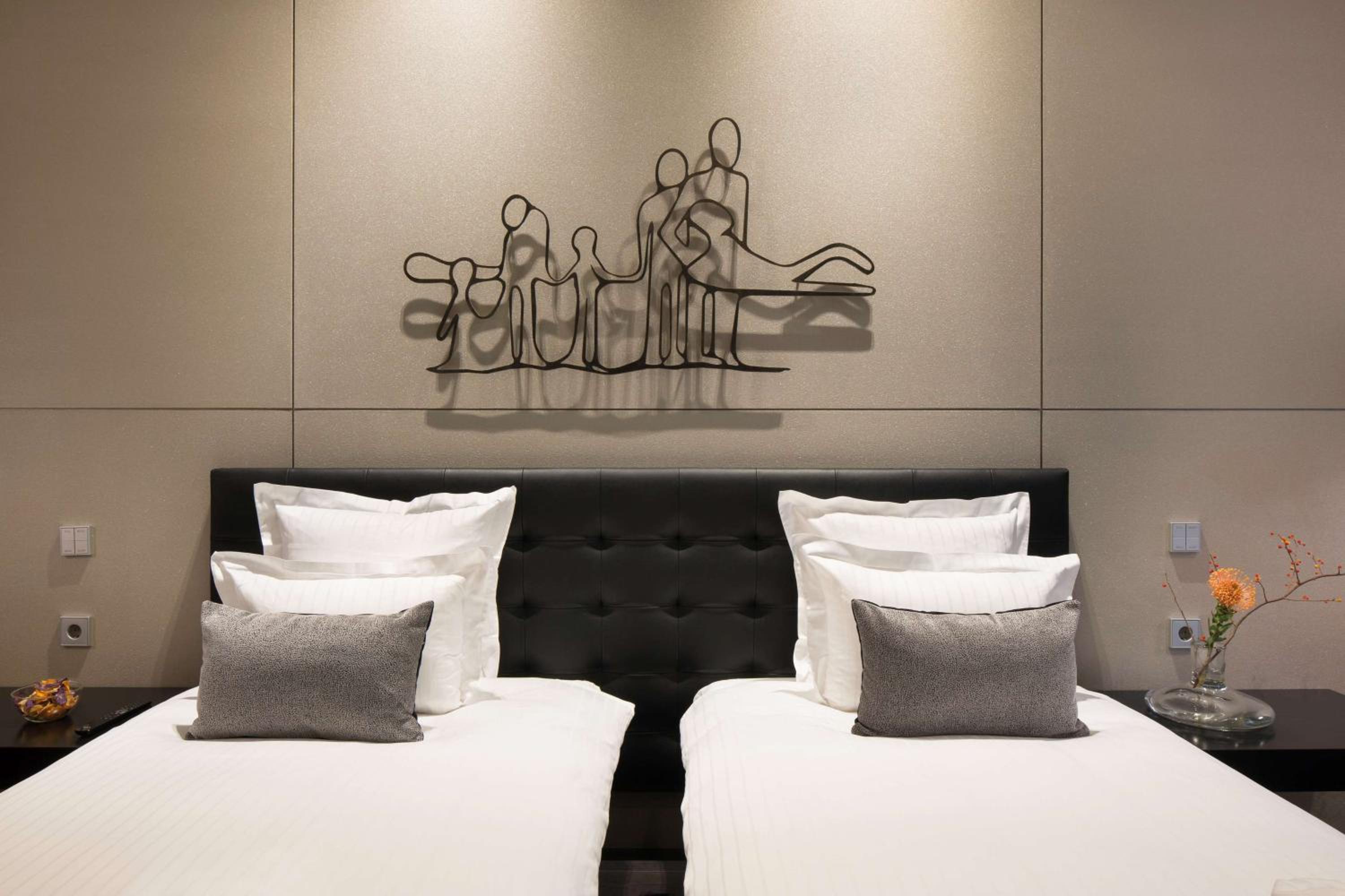 Art Twin Room - Photo 9
