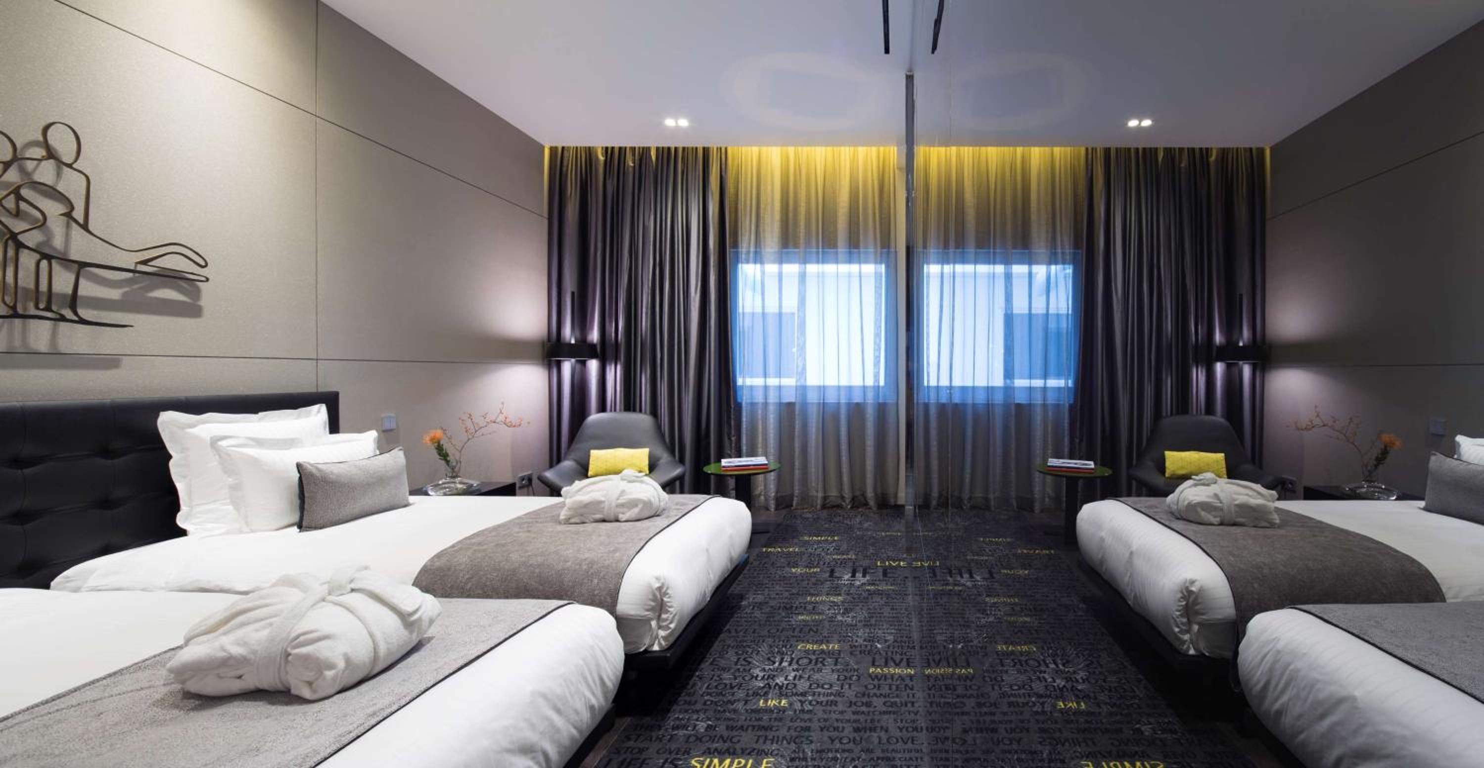 Art Twin Room - Photo 8