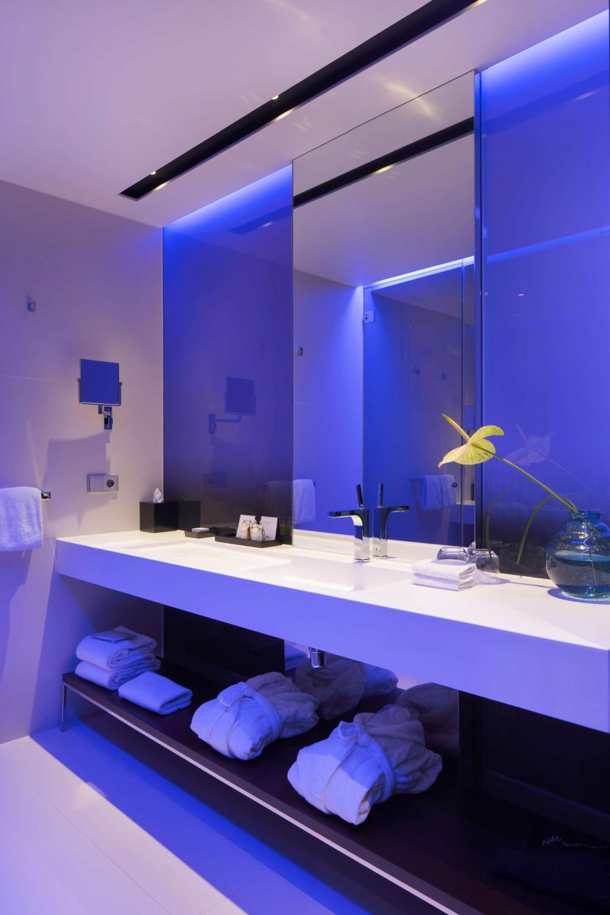 Art Twin Room - Photo 4