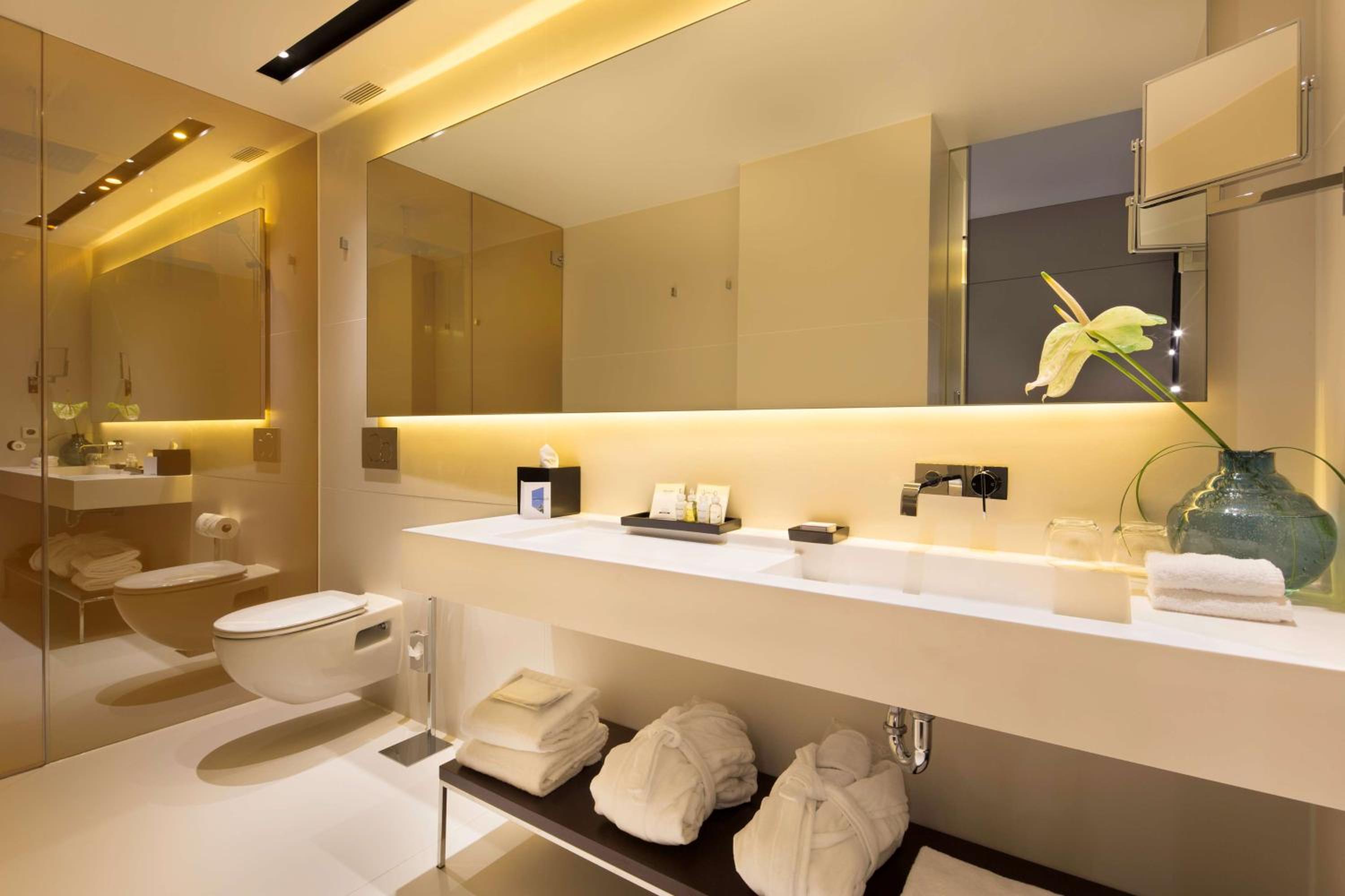 Art Twin Room - Photo 5