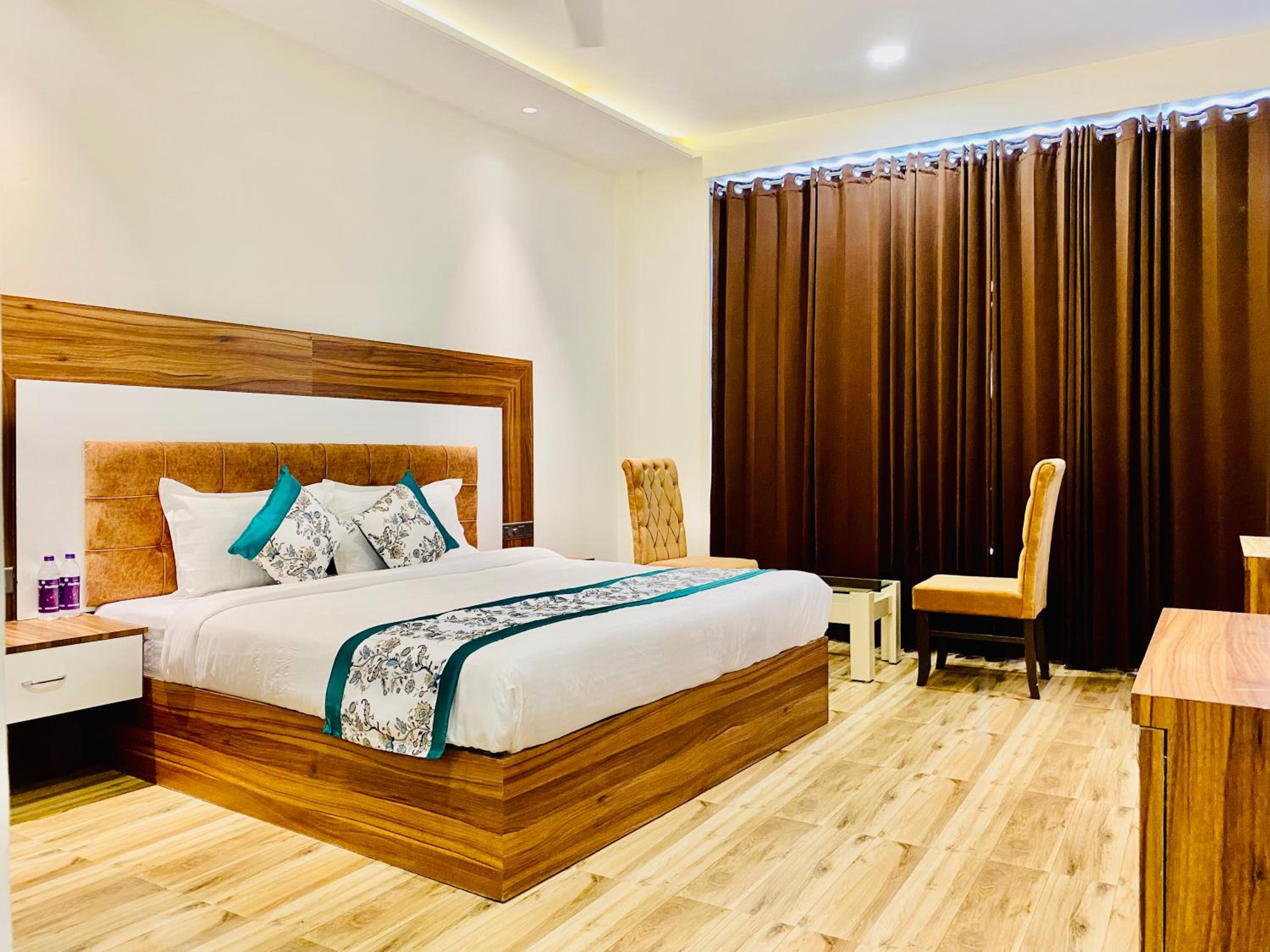 Superior King Room