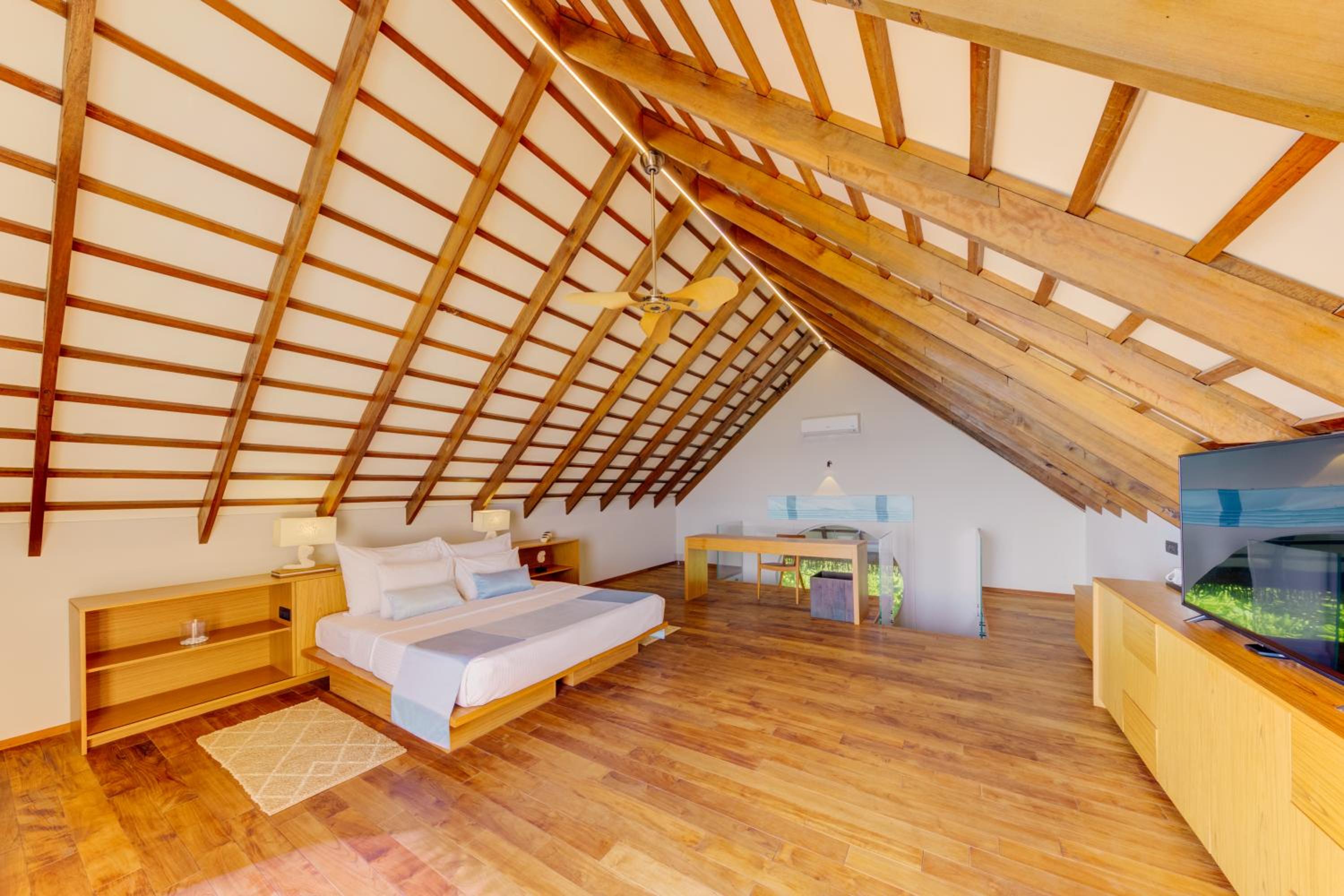Superior Beach Loft - Enjoy a Complimentary in-villa breakfast plus Complimentary return speedboat transfers (7+ nights) or 50% off transfers (1–6 nights, up to 2 guests). Valid for stays until 31 Oct 2027 - Photo 5