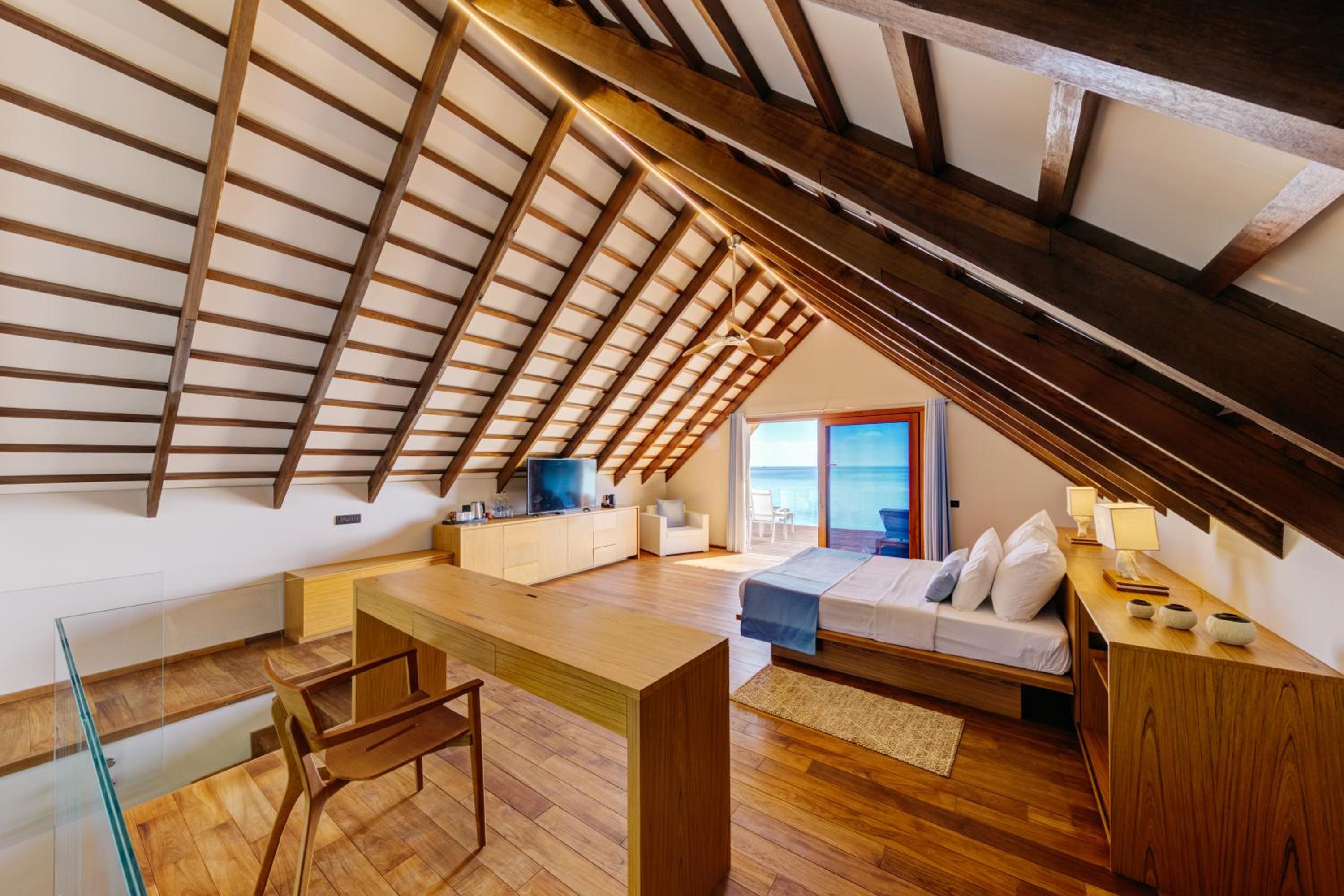 Superior Beach Loft - Enjoy a Complimentary in-villa breakfast plus Complimentary return speedboat transfers (7+ nights) or 50% off transfers (1–6 nights, up to 2 guests). Valid for stays until 31 Oct 2027 - Photo 4