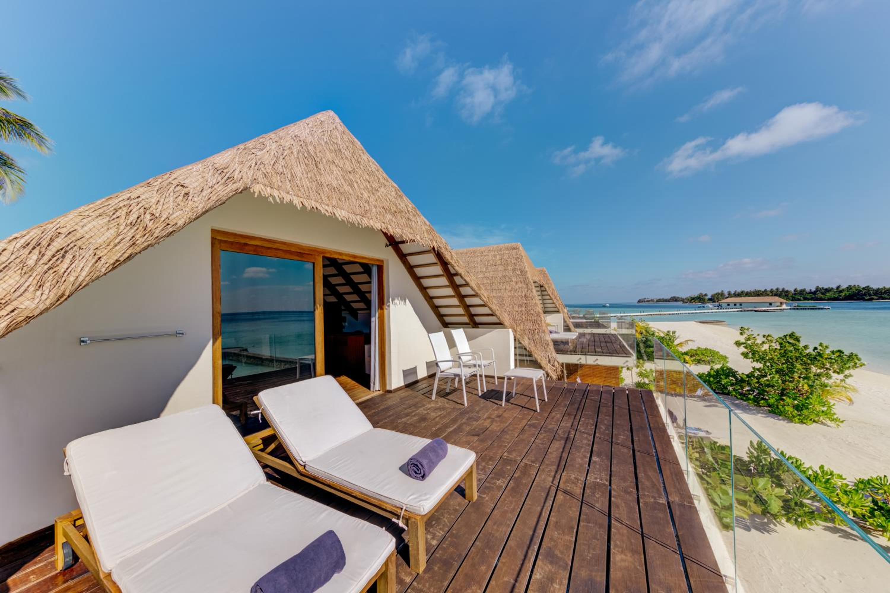Superior Beach Loft - Enjoy a Complimentary in-villa breakfast plus Complimentary return speedboat transfers (7+ nights) or 50% off transfers (1–6 nights, up to 2 guests). Valid for stays until 31 Oct 2027 - Photo 3