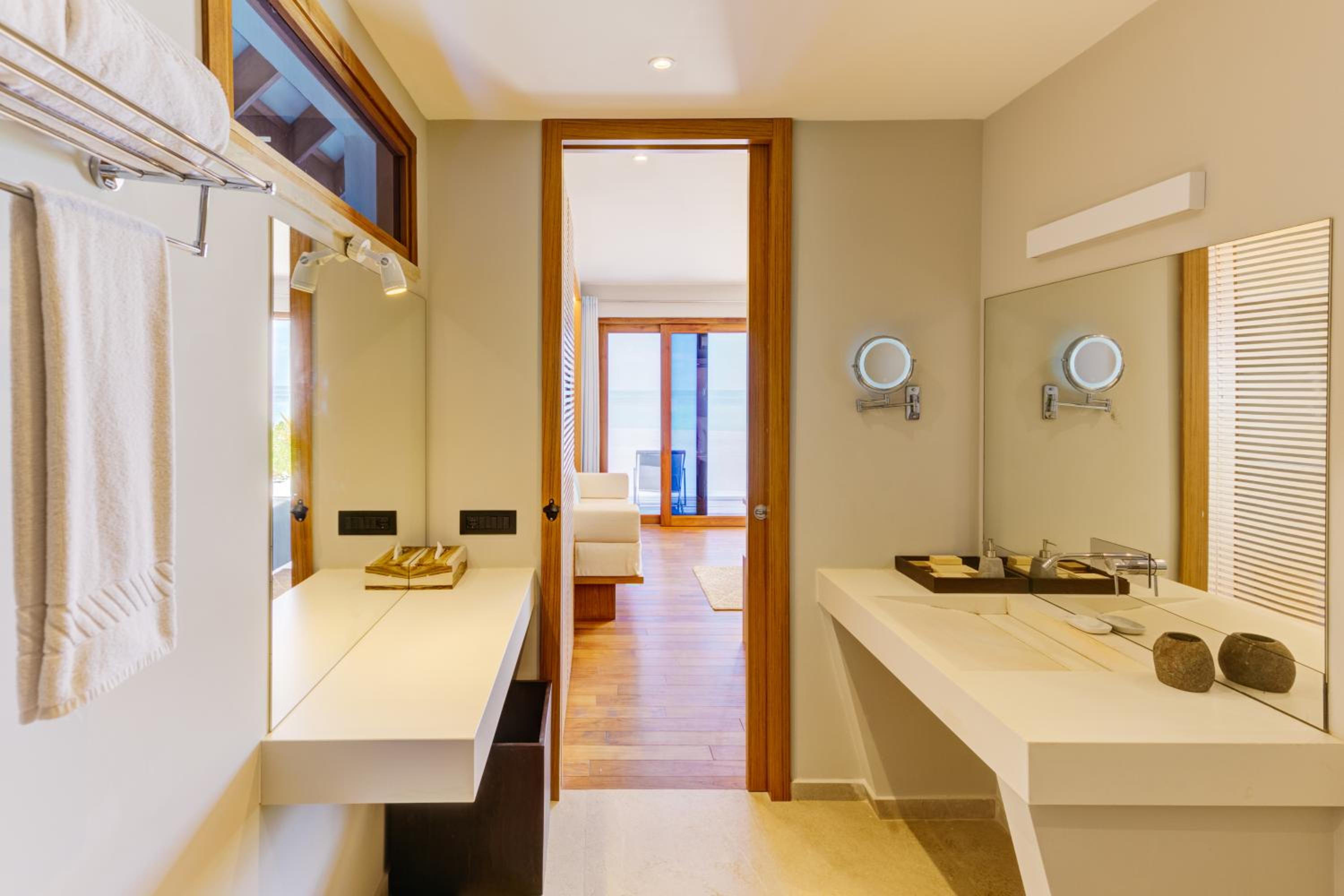 Beach Bungalow - Enjoy a Complimentary in-villa breakfast plus Complimentary return speedboat transfers (7+ nights) or 50% off transfers (1–6 nights, up to 2 guests). Valid for stays until 31 Oct 2027 - Photo 3