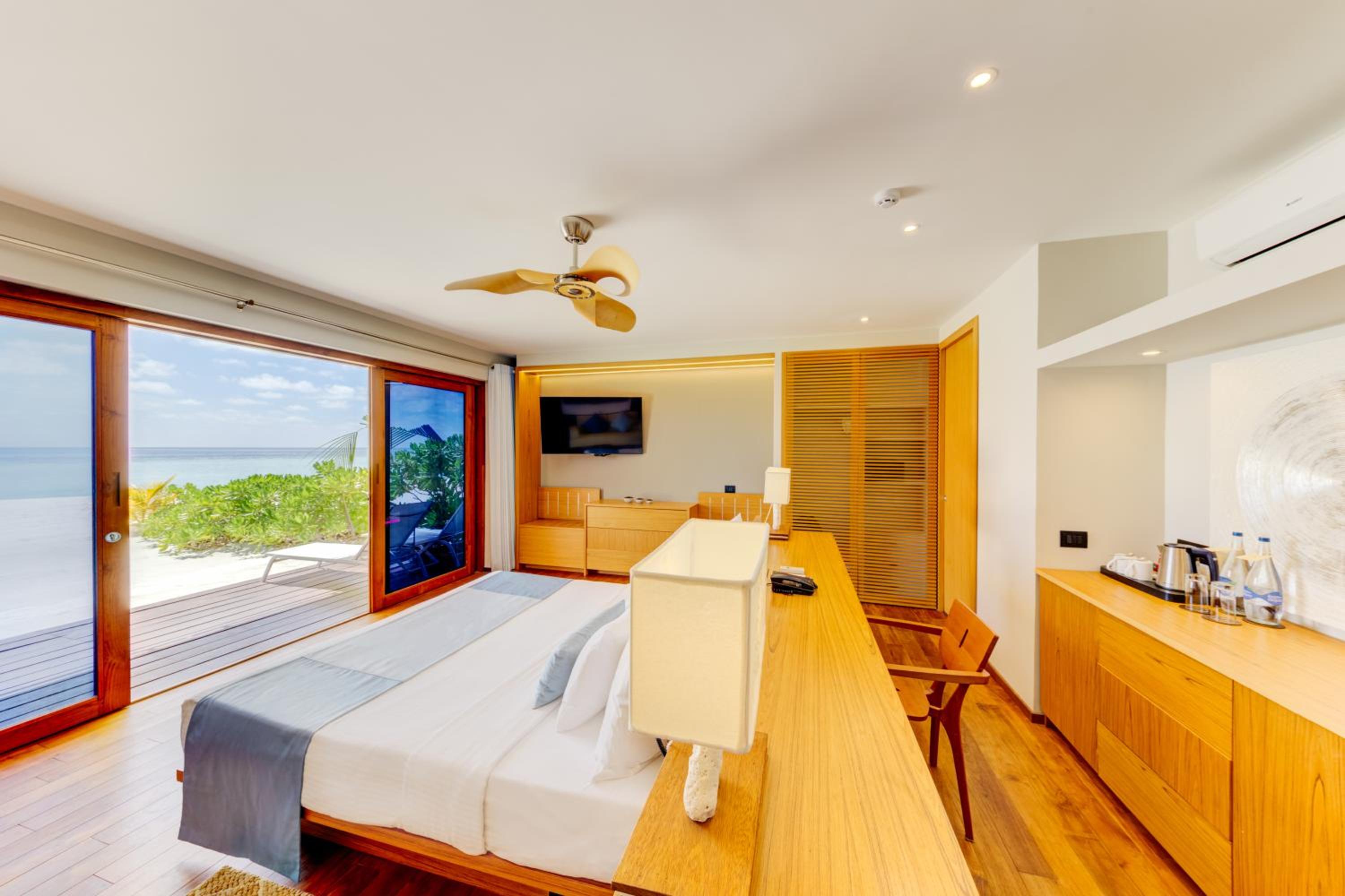 Beach Bungalow - Enjoy a Complimentary in-villa breakfast plus Complimentary return speedboat transfers (7+ nights) or 50% off transfers (1–6 nights, up to 2 guests). Valid for stays until 31 Oct 2027 - Photo 4