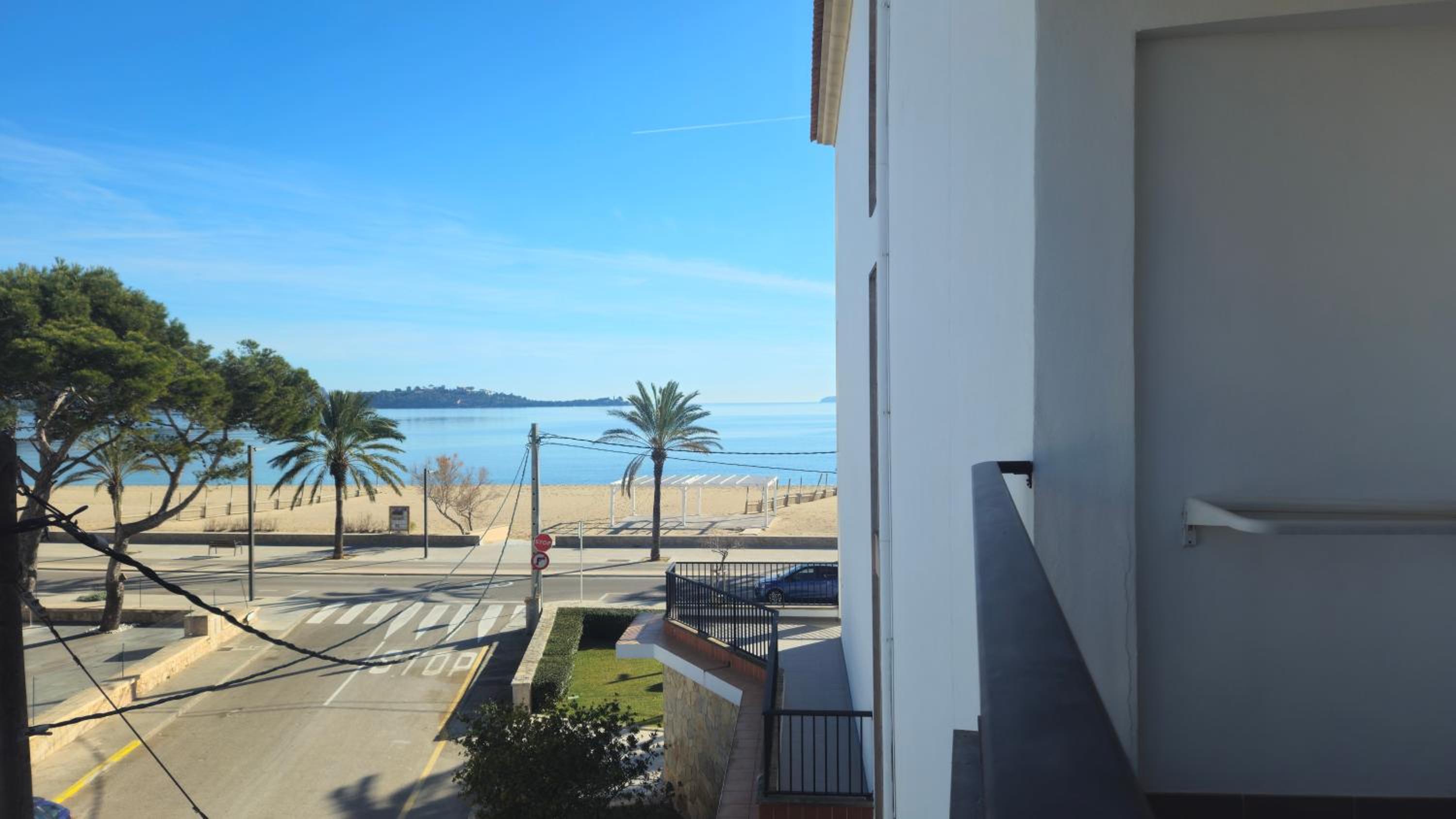 Double or Twin Room with Side Sea View - Photo 5