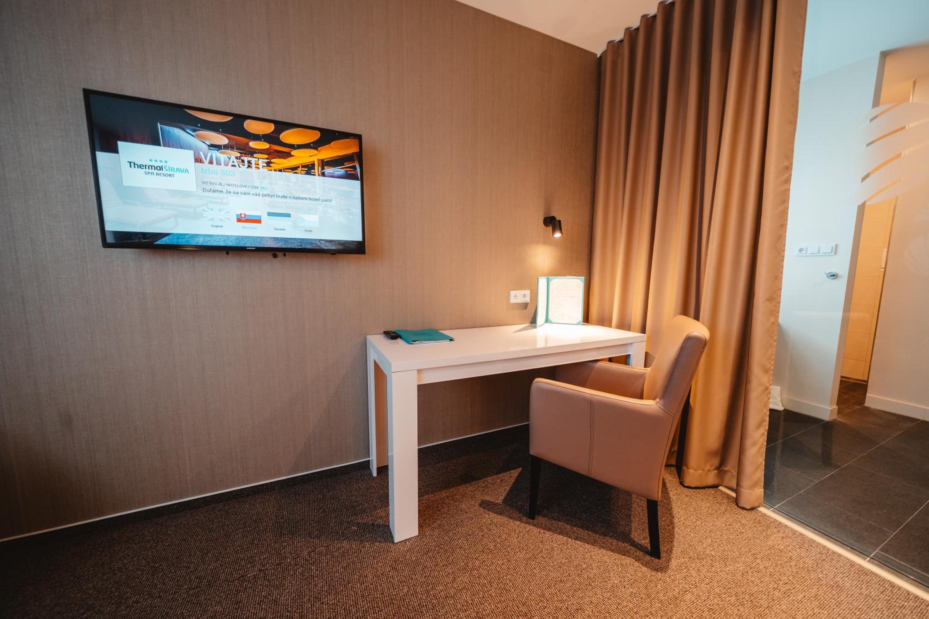 Suite with Hot Tub photo 1