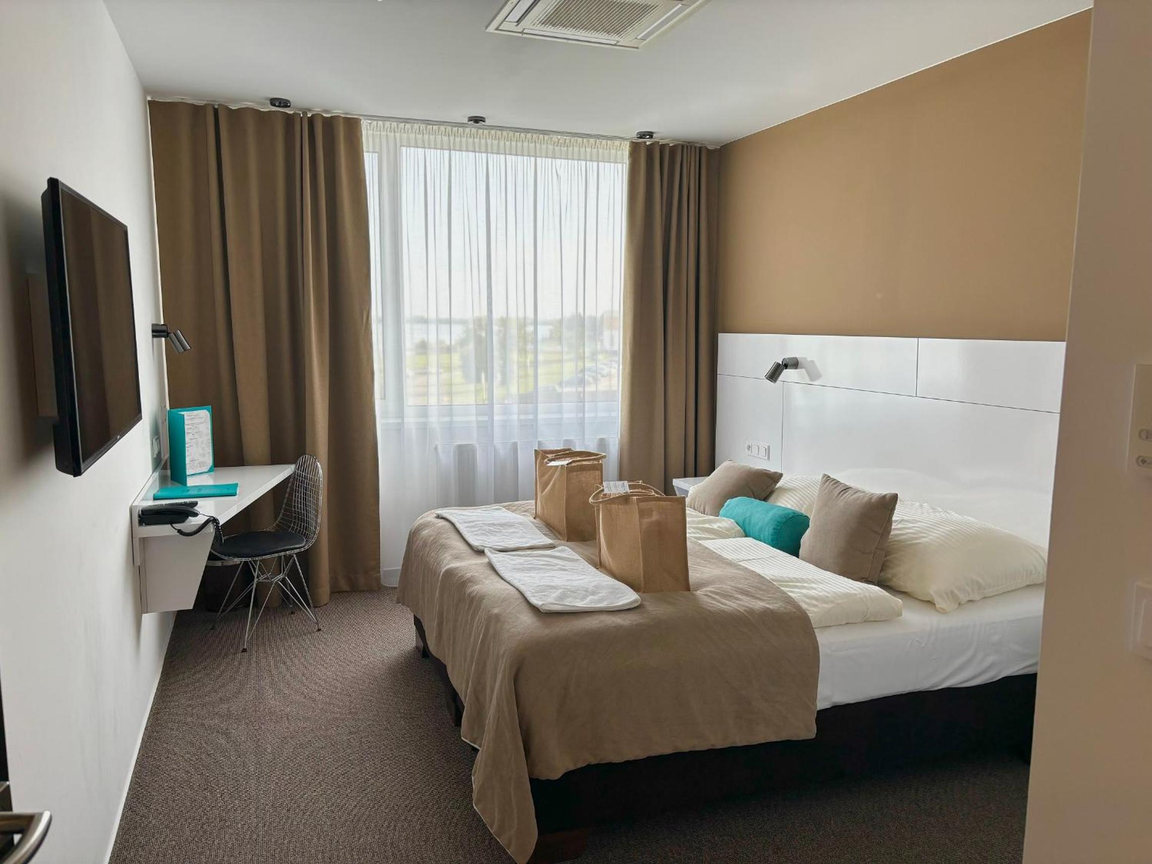 Suite with Lake View photo 2