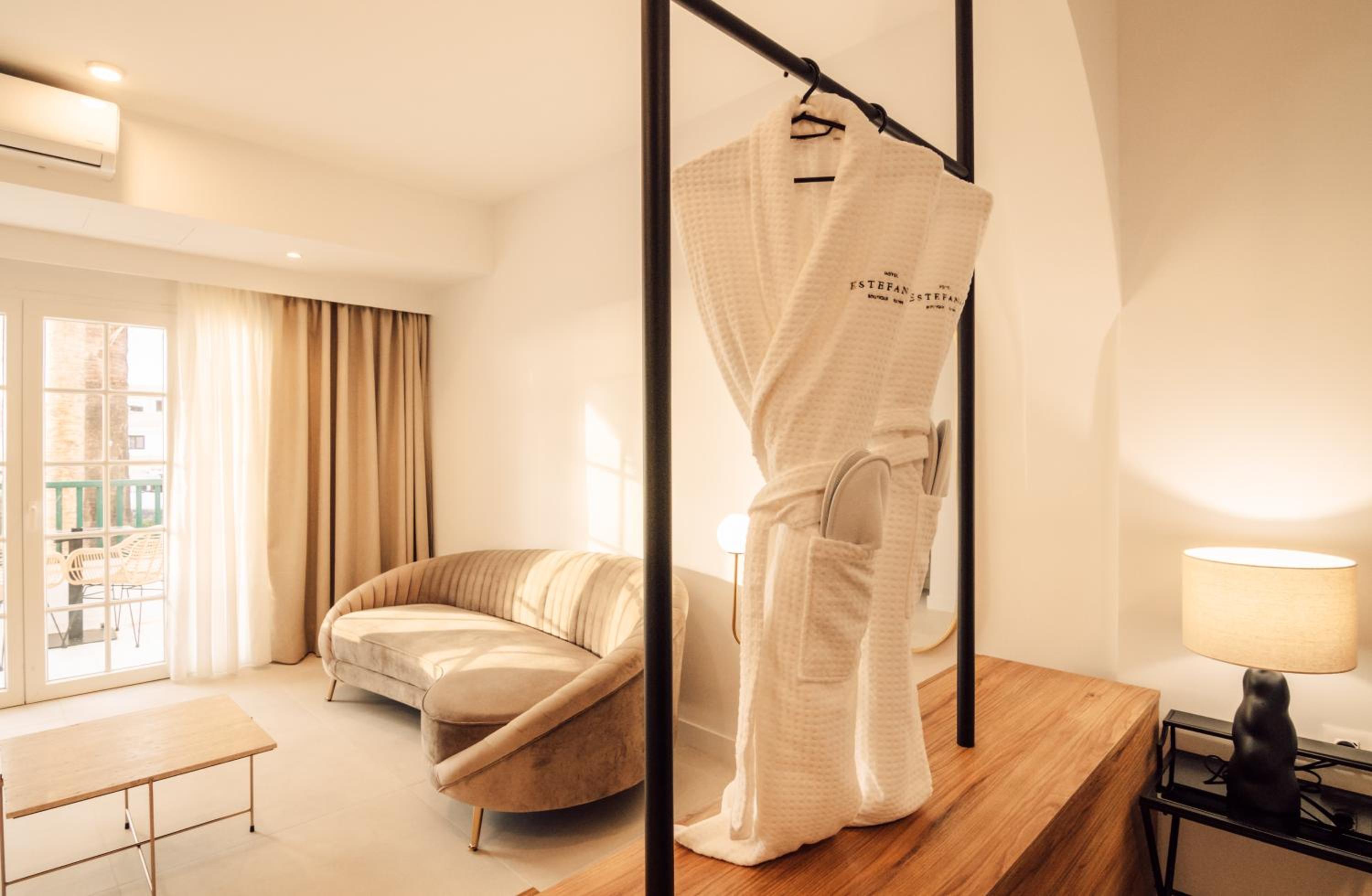 Suite - Photo 20