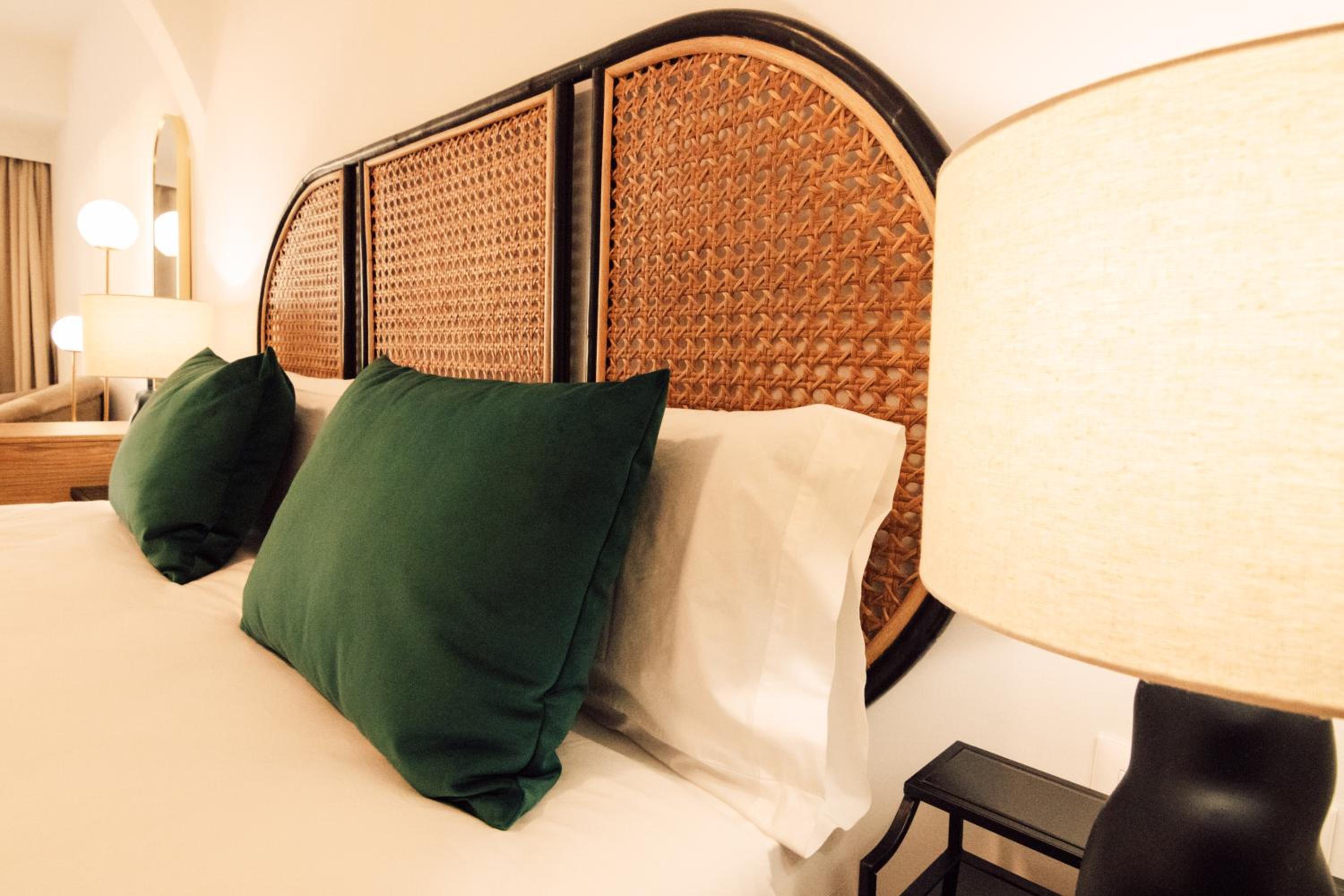 Suite - Photo 11