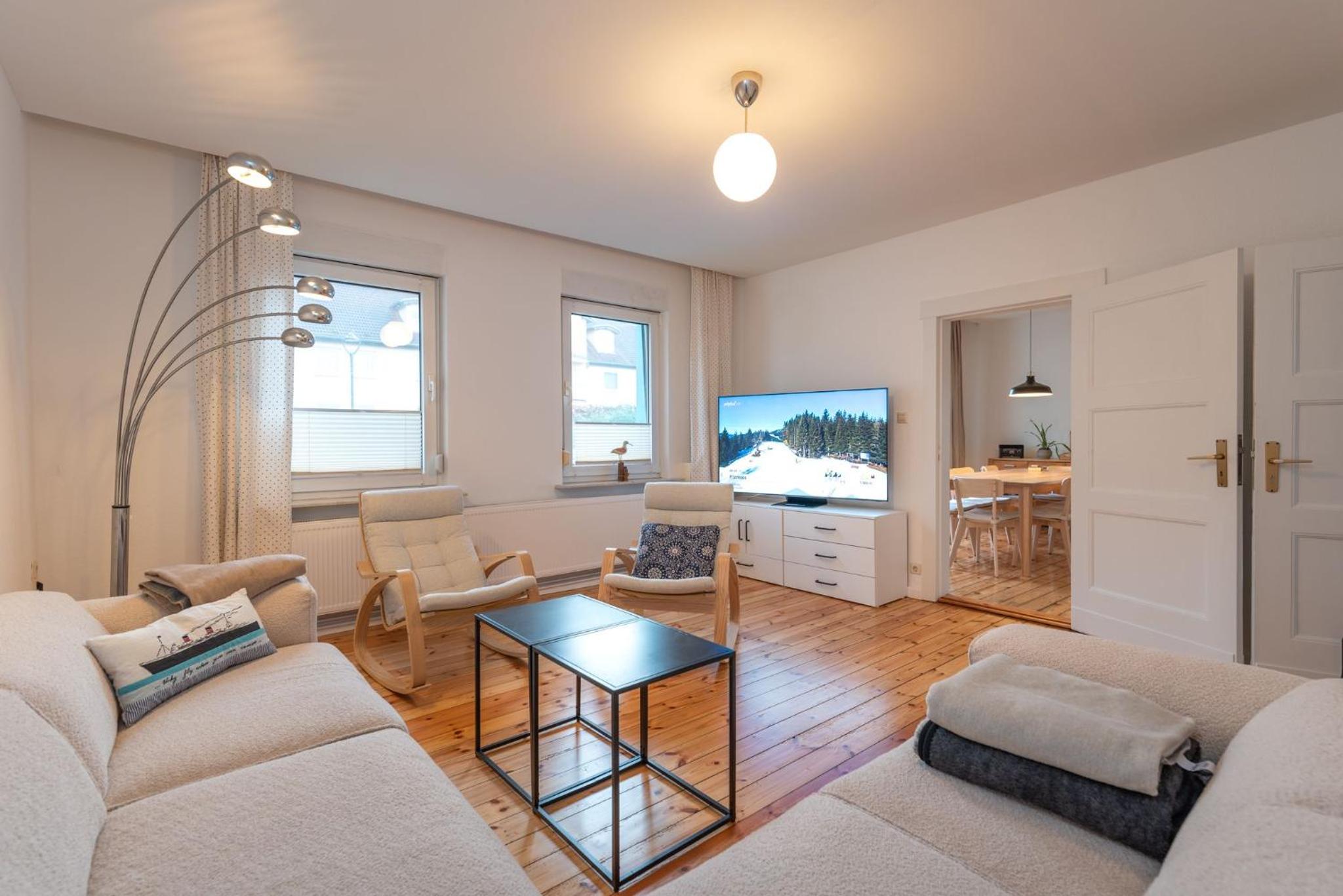 Six-Bedroom House photo 1