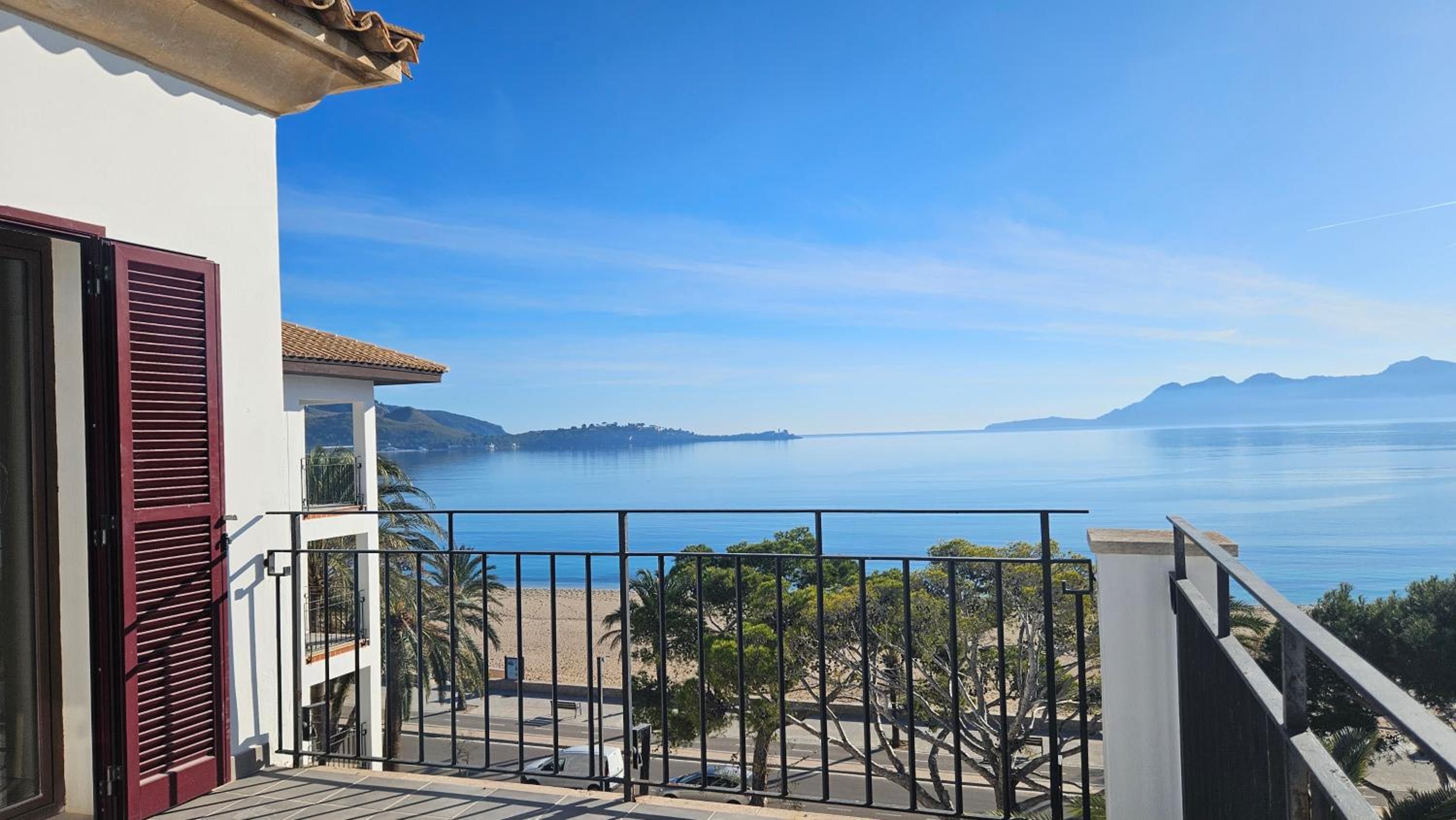 Double or Twin Room with Sea View with balcony - Photo 5