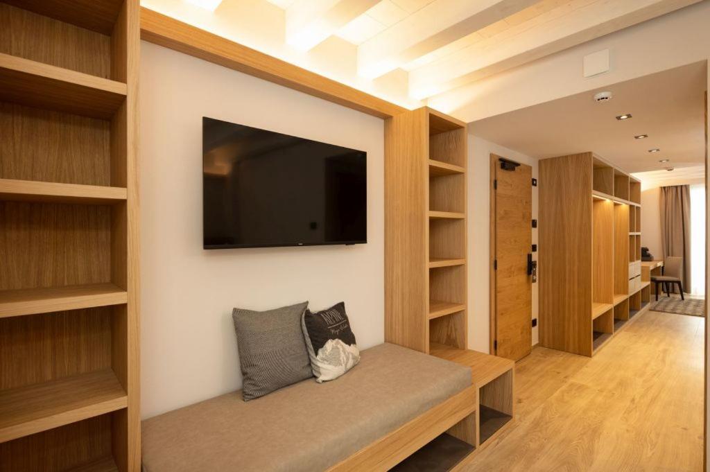 Suite with Balcony - Photo 3