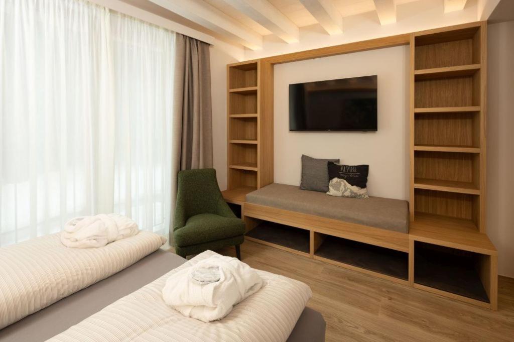 Suite with Balcony - Photo 2