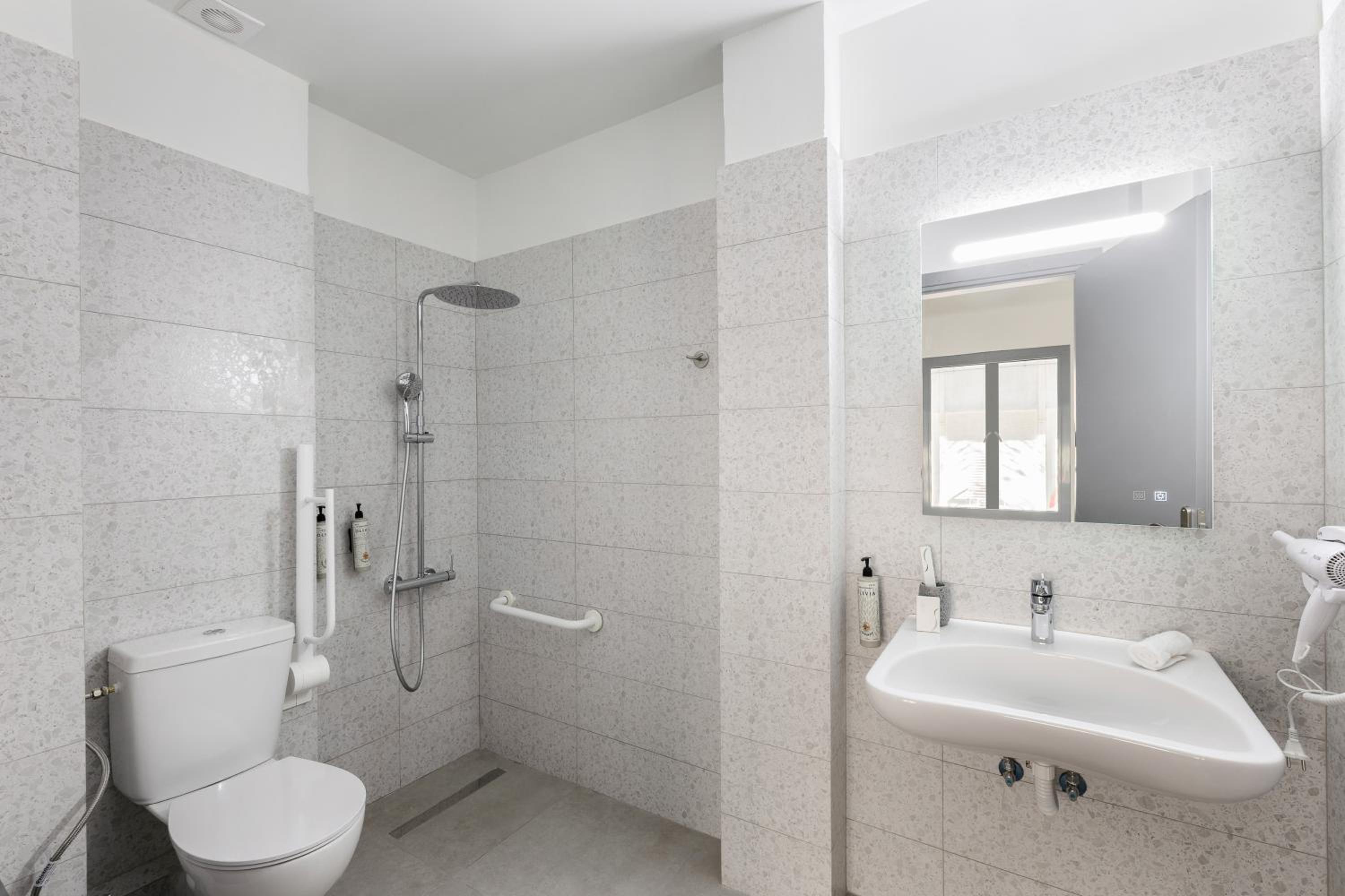 Budget Single Room photo 3