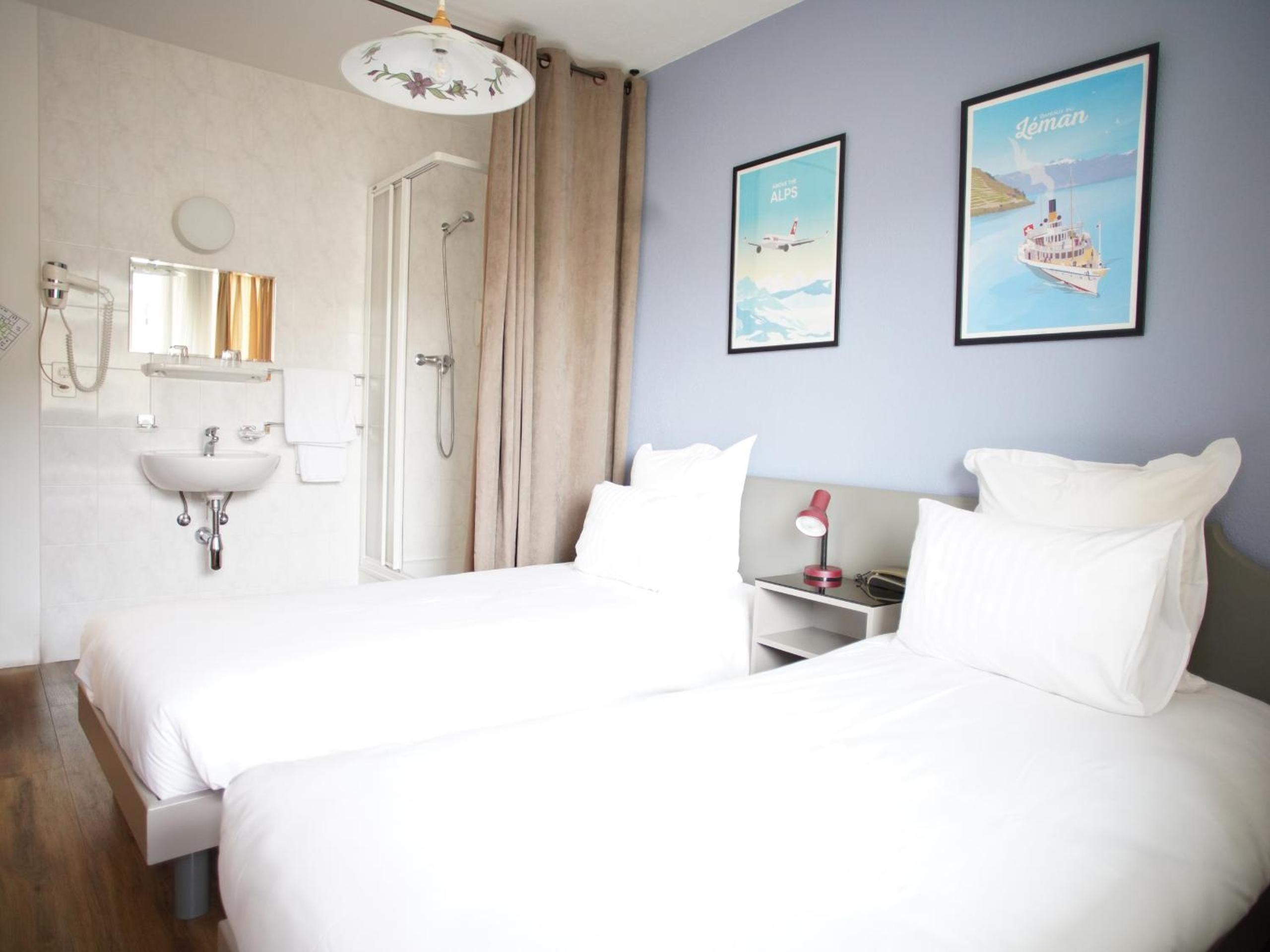 Twin Room with Shower - Photo 1