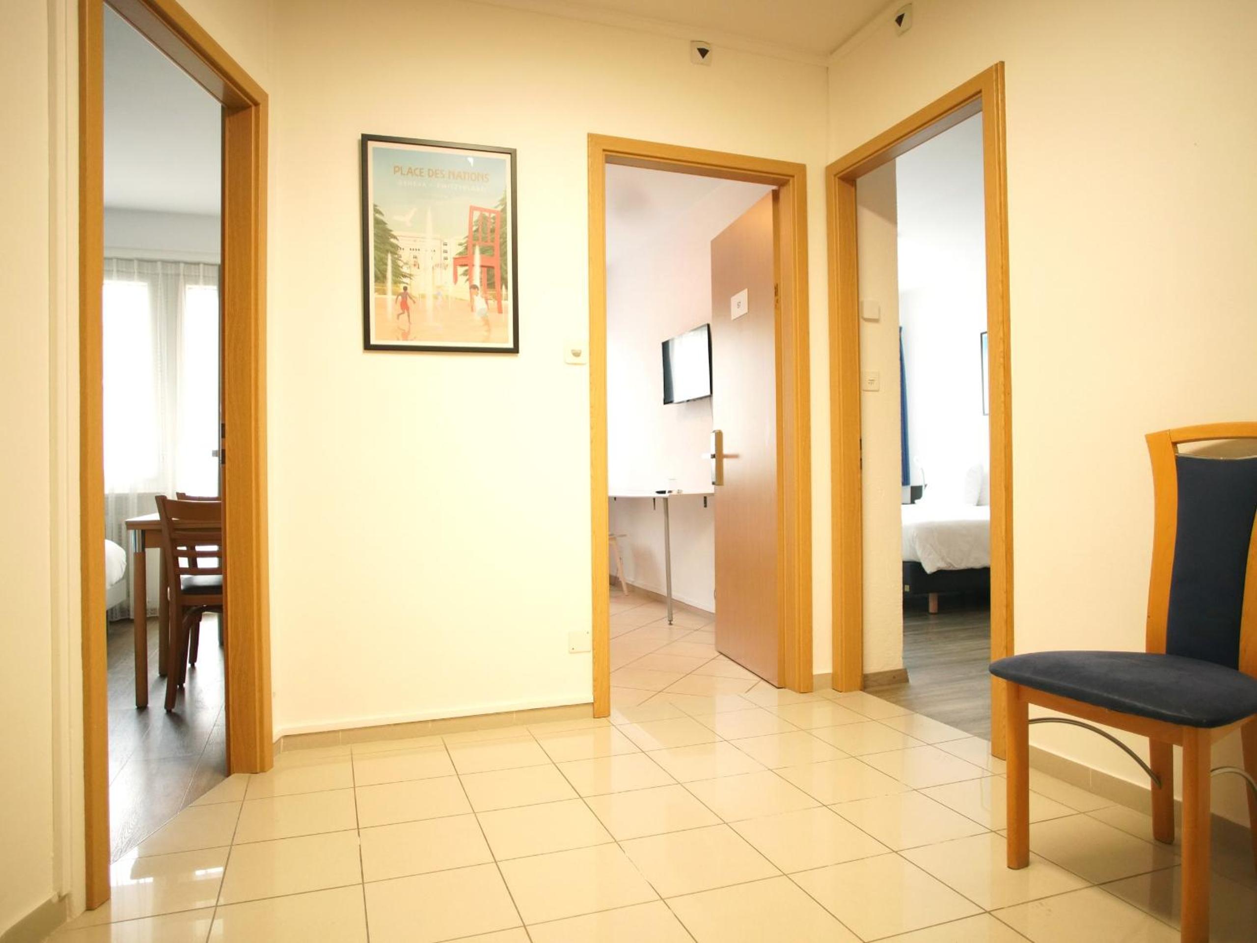 Single Room with Shared Shower and Toilet photo 2