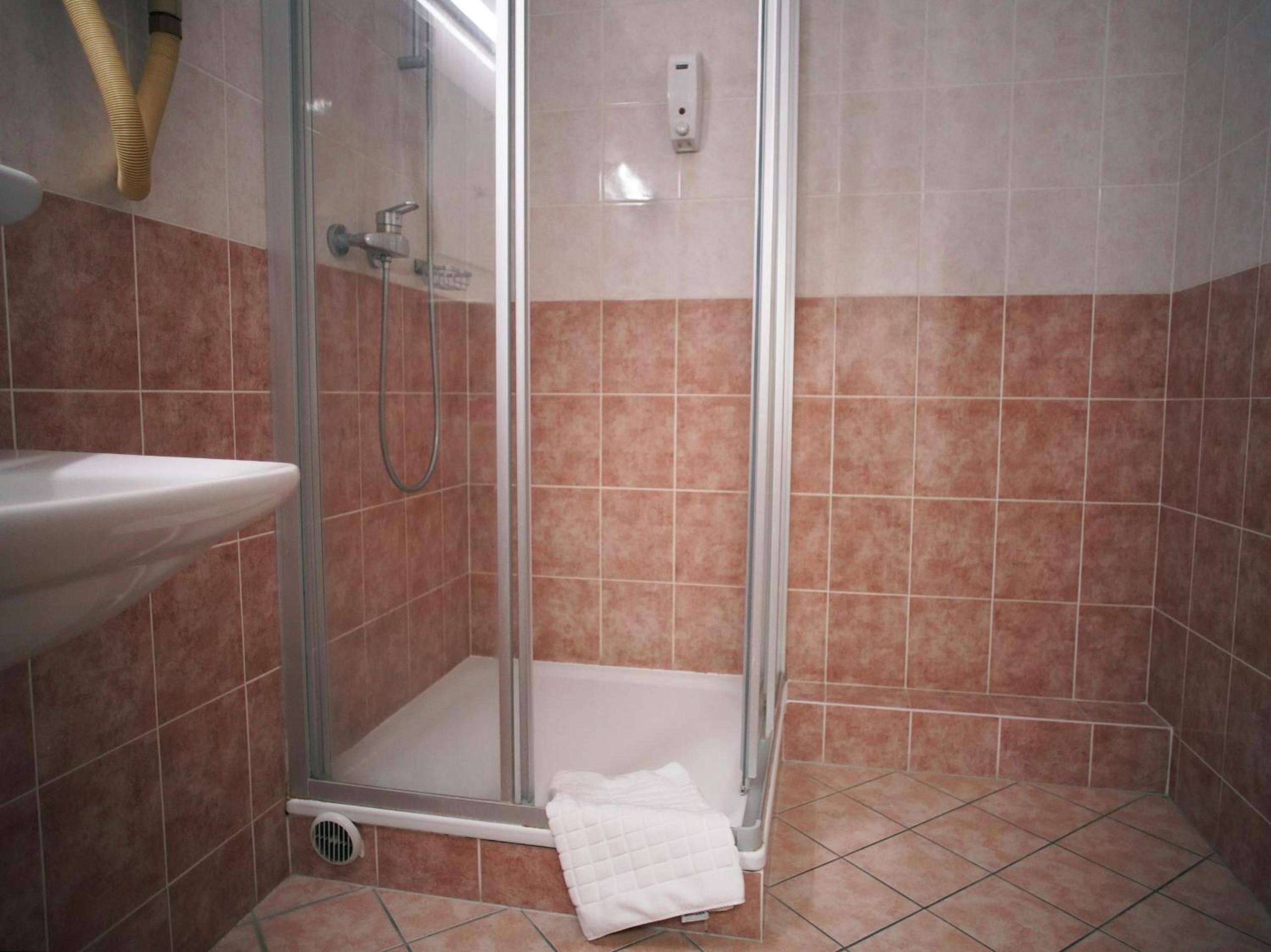 Twin Room with Shared Bathroom photo 3