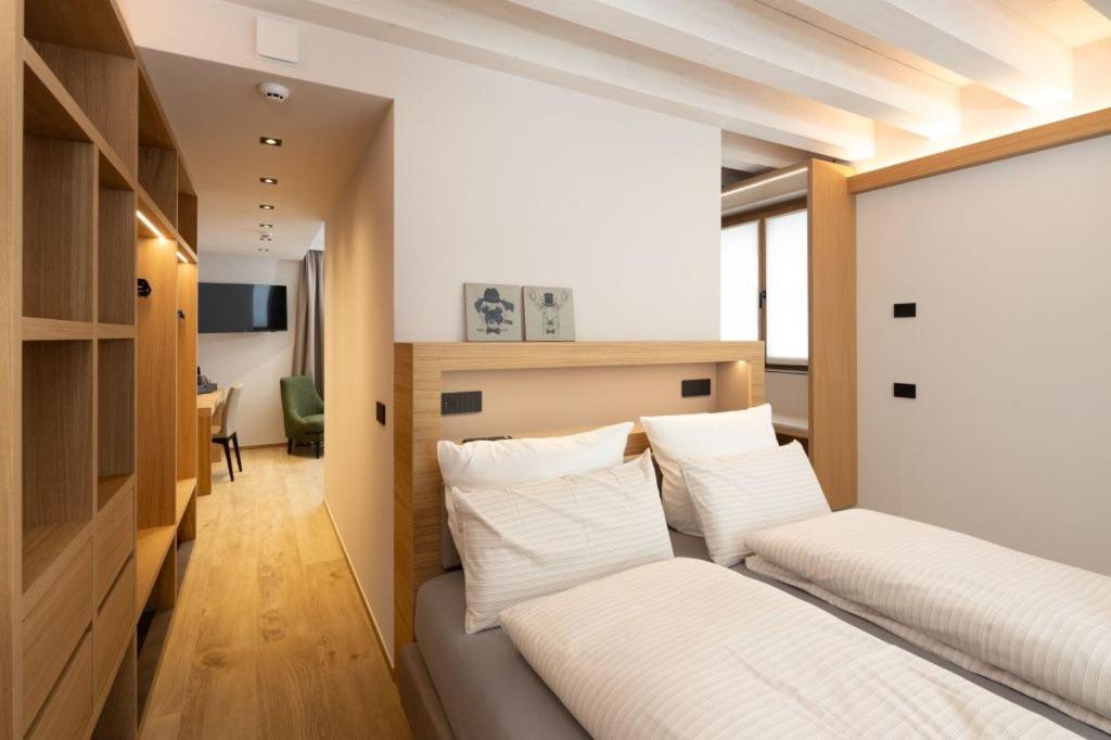 Suite - Photo 10