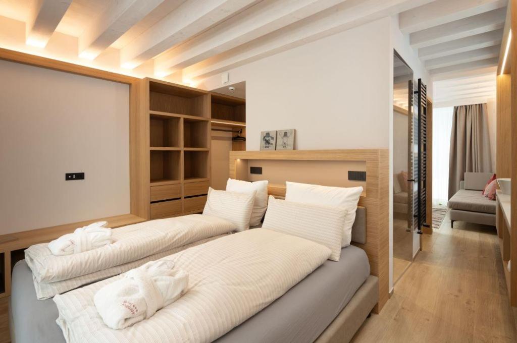 Suite - Photo 9