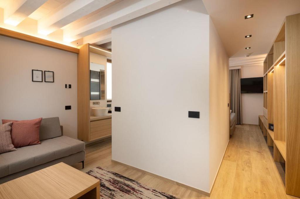 Suite - Photo 2