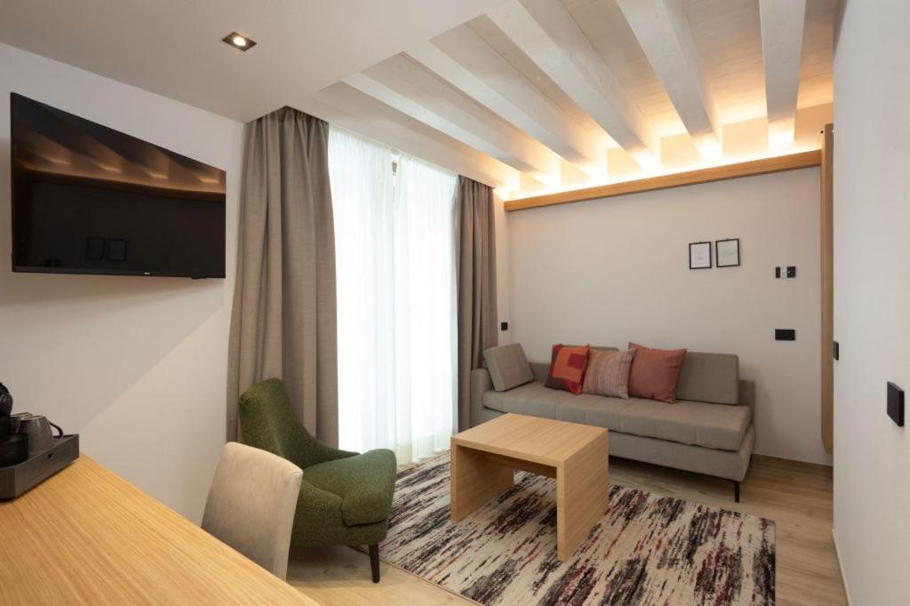 Suite - Photo 3