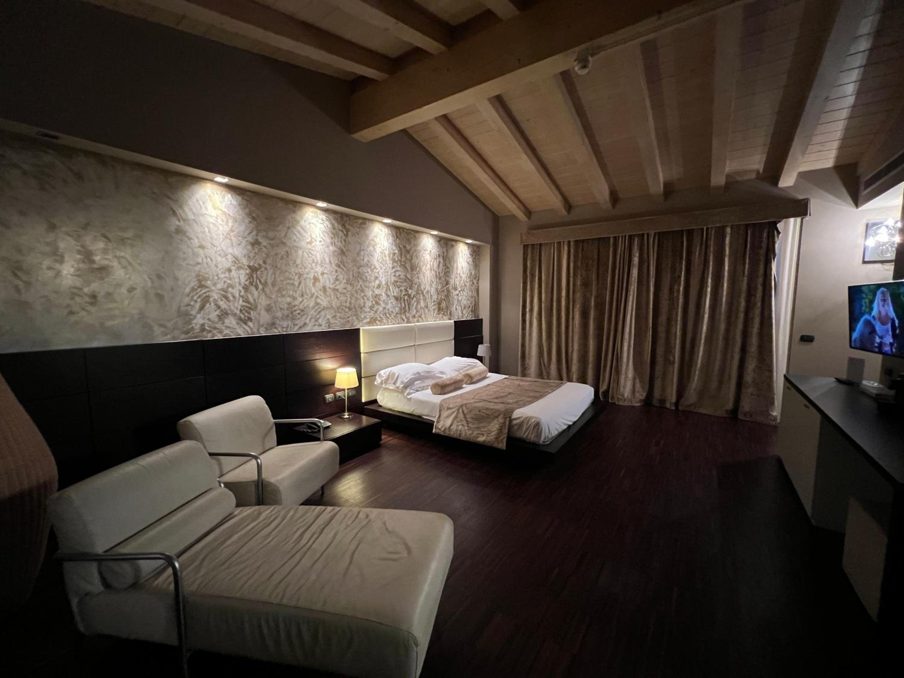Superior Suite - Photo 1