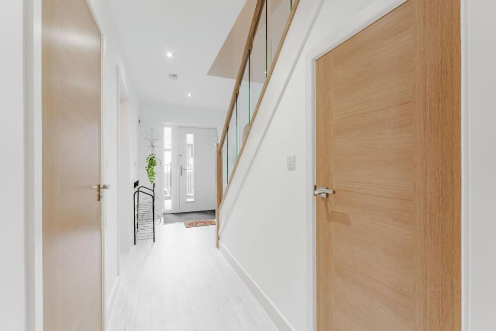 Three-Bedroom House photo 1