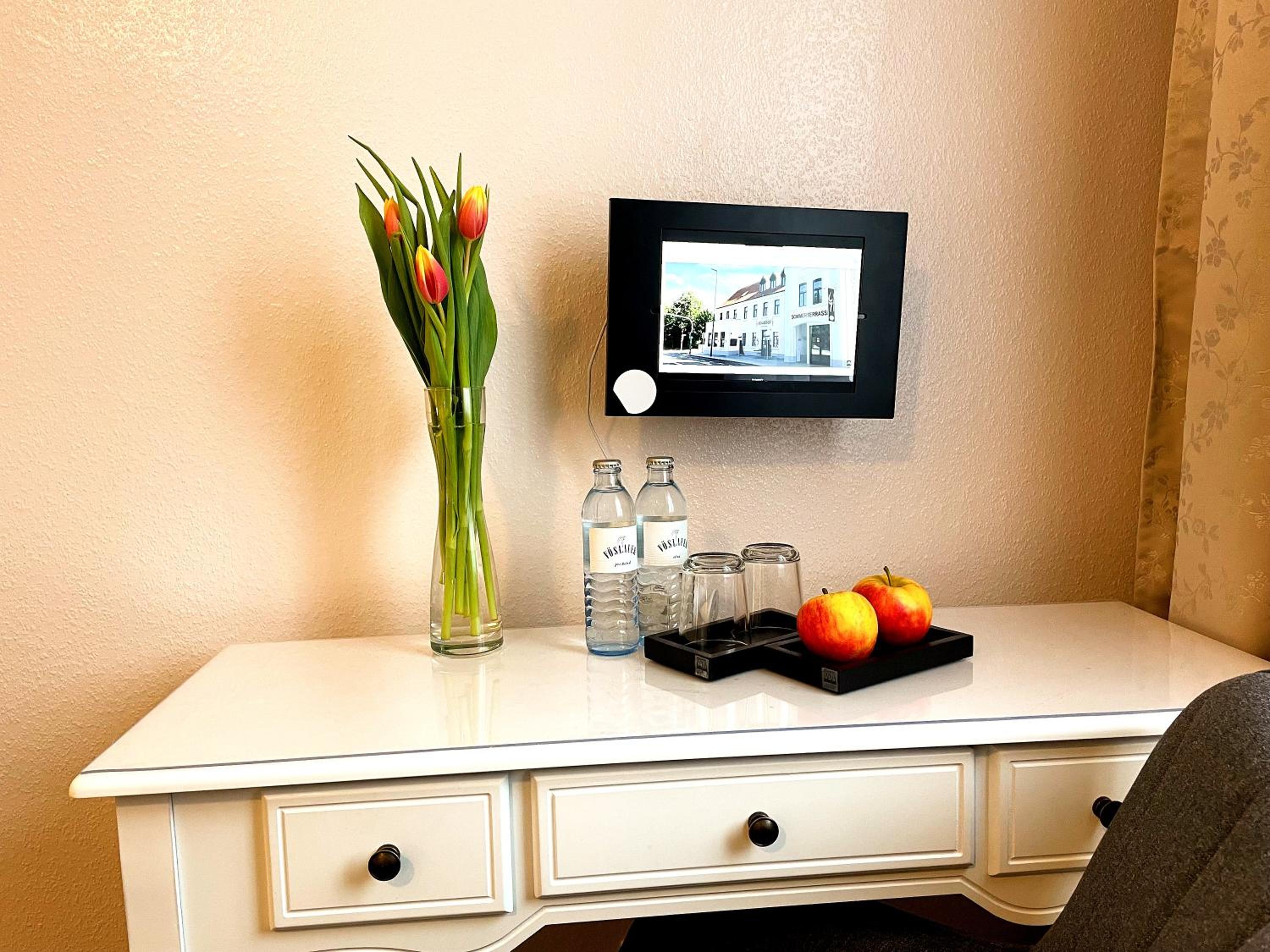 One-Bedroom Apartment - Photo 3