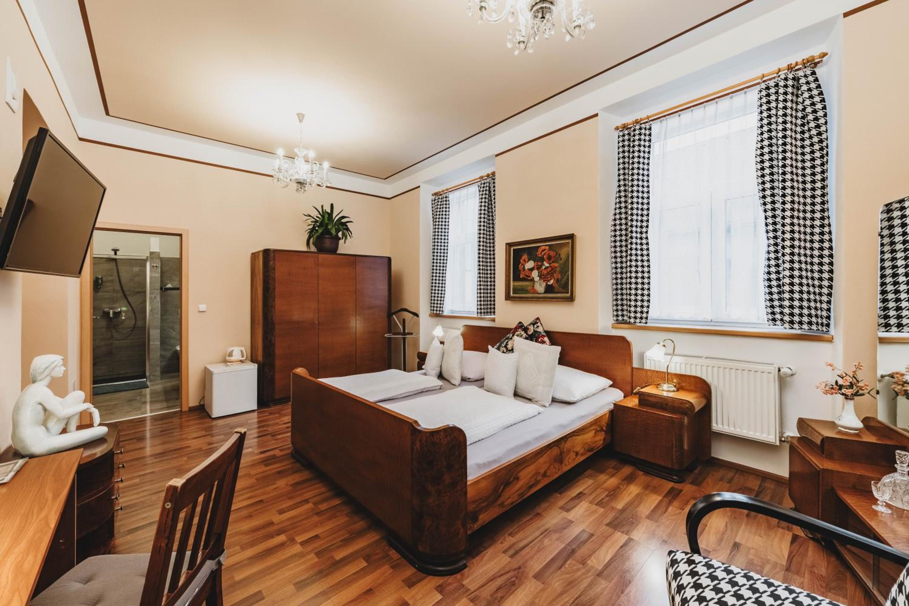 Deluxe Double Room with Shower photo 3