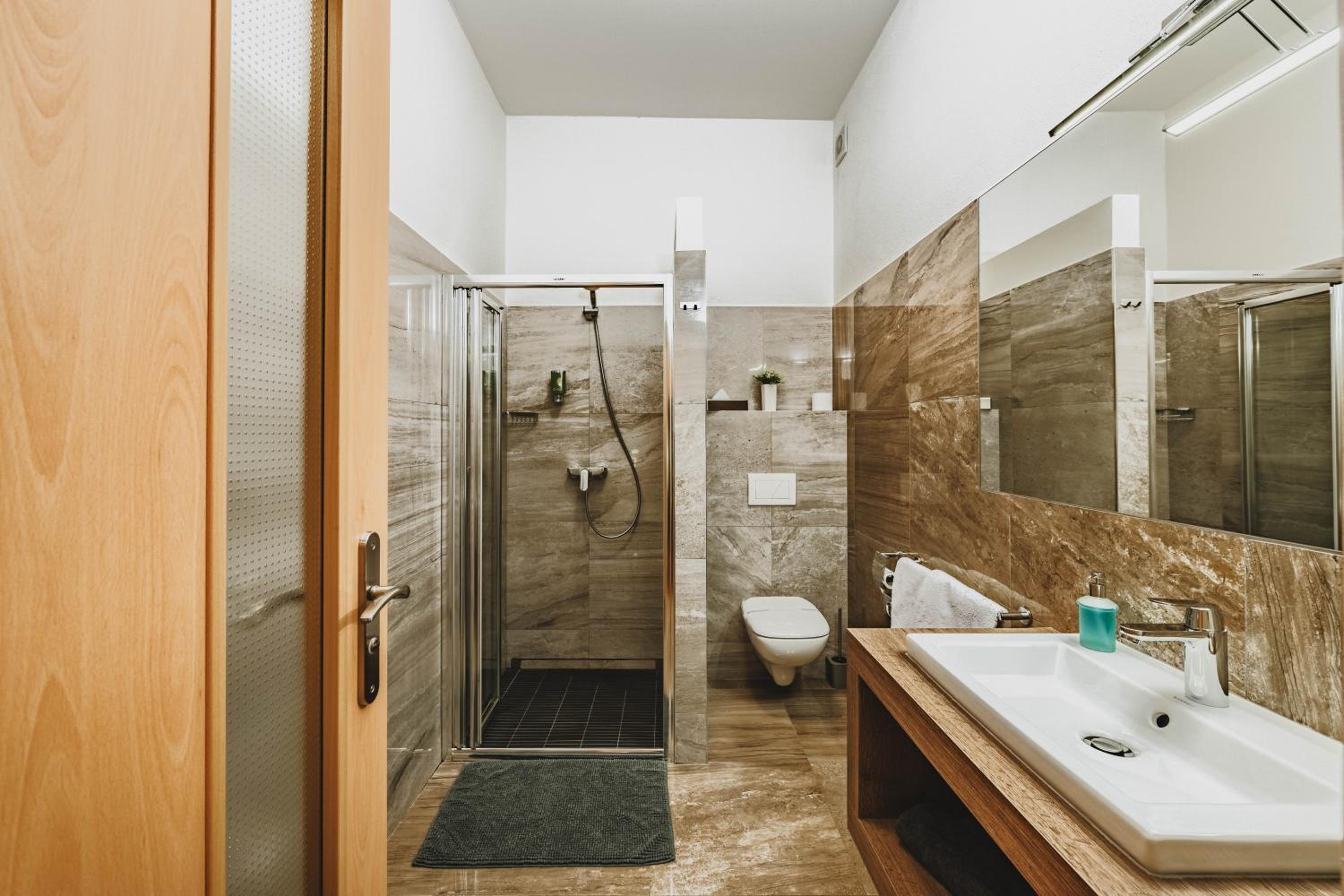 Deluxe Double Room with Shower photo 2
