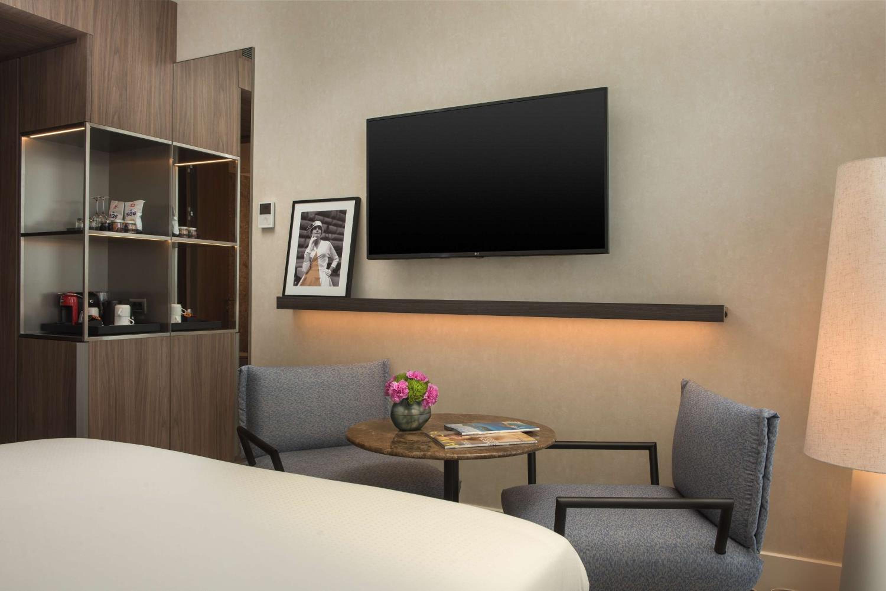 Premium Double or Twin Room with City View photo 2