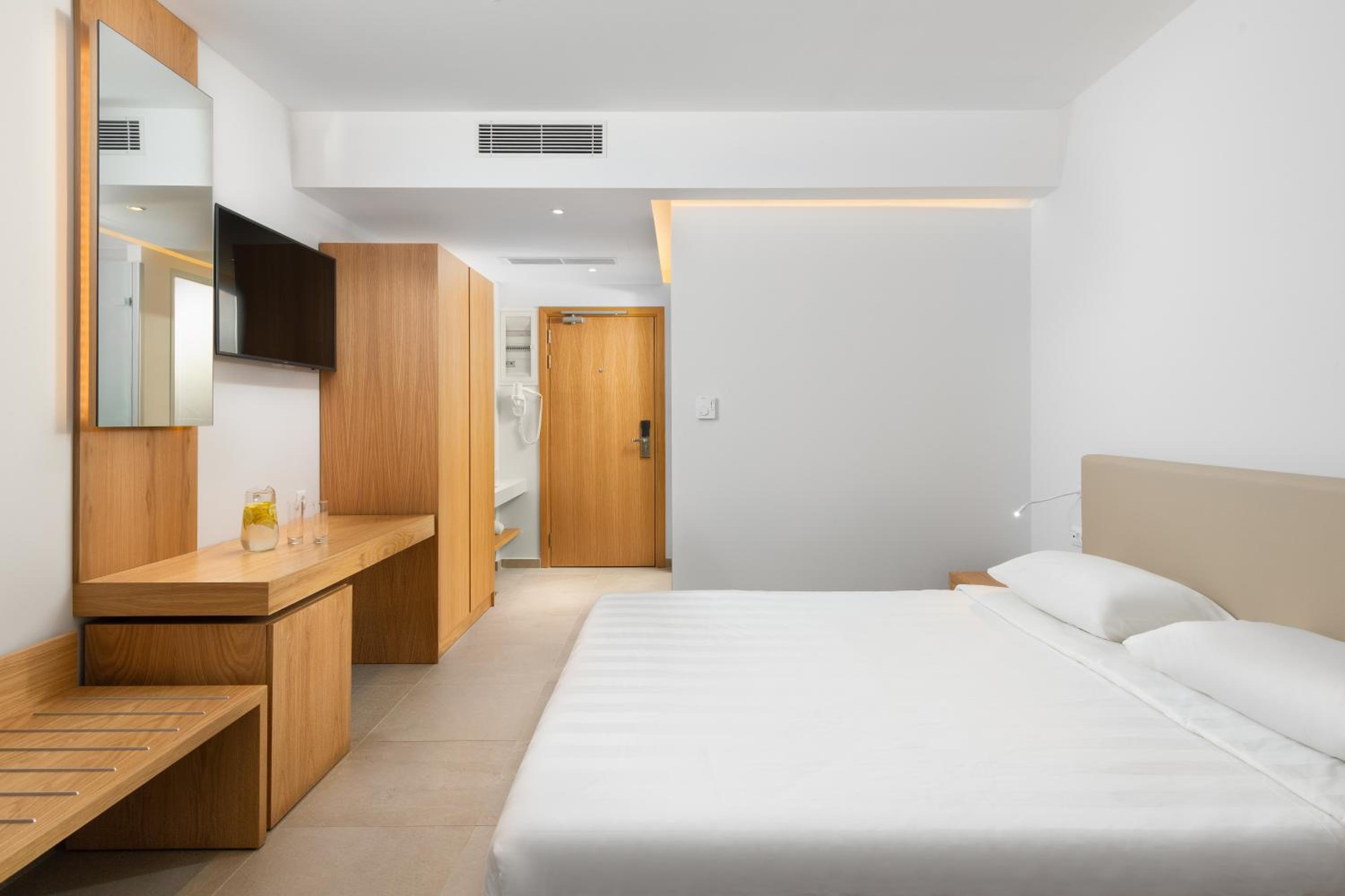 Deluxe Double Room with Shared Pool & Inland View - Photo 1
