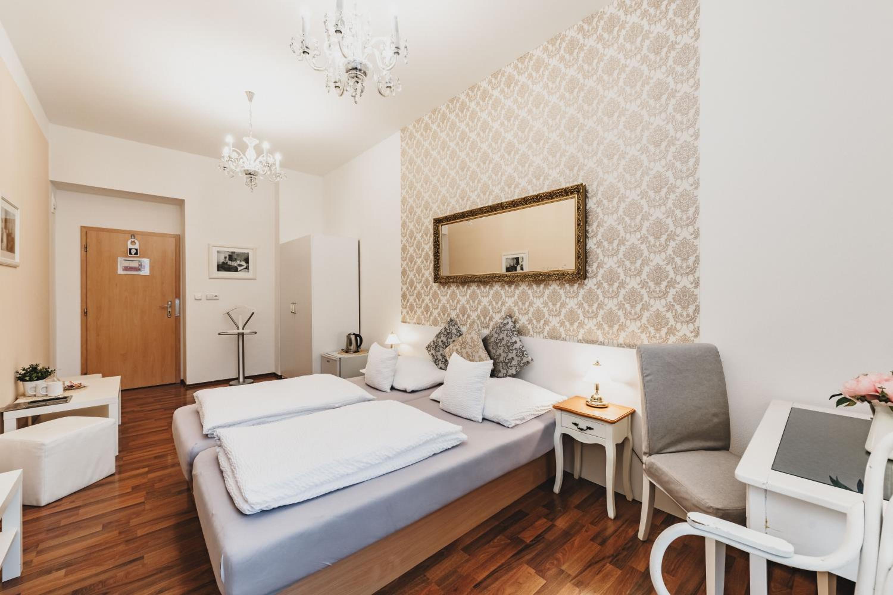 Deluxe Double or Twin Room photo 1